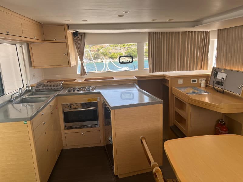 Lagoon 450 Fly CARIAMA (air condition, generator, water maker, flybridge) – bilde 4 av 18