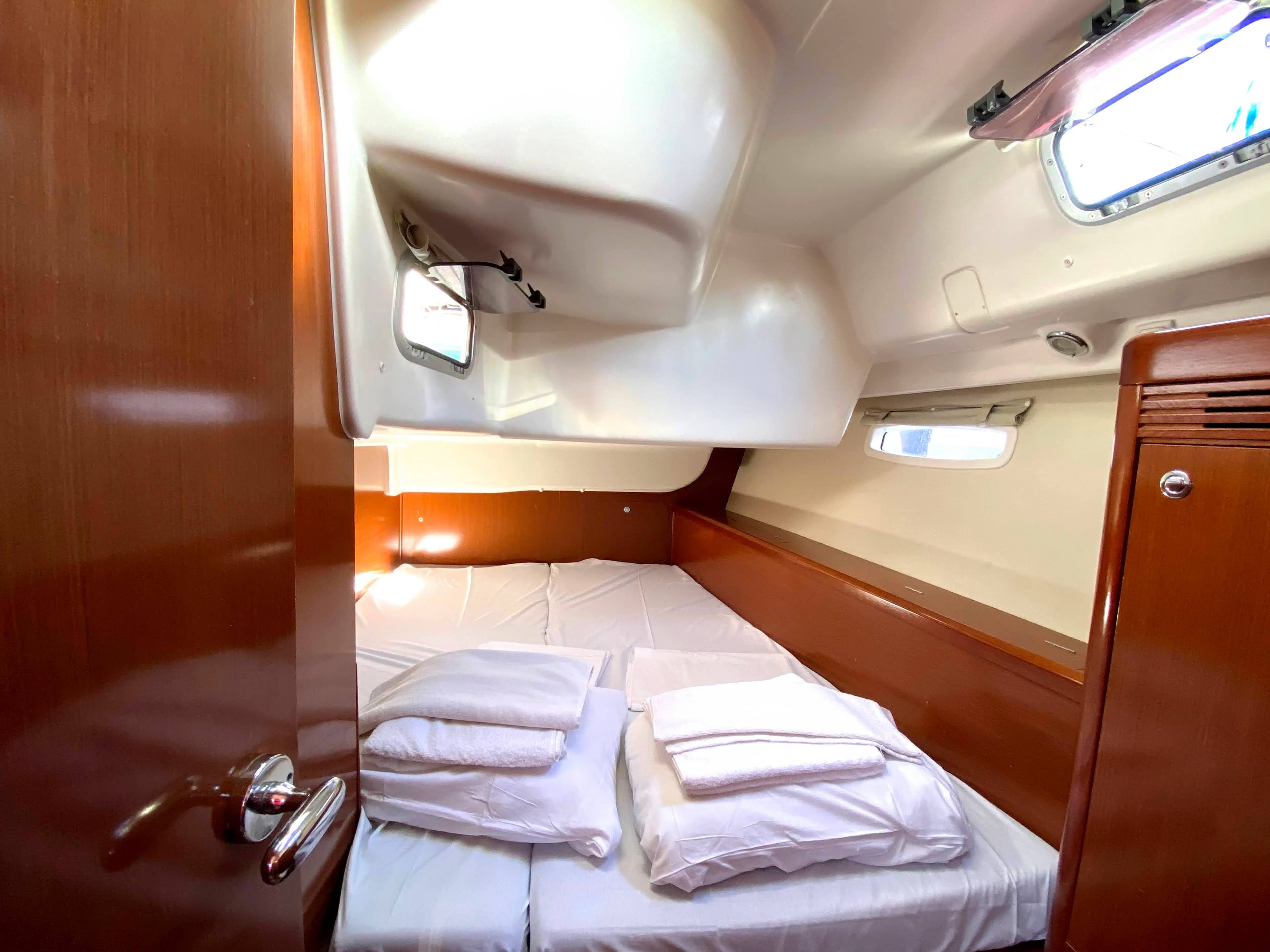 Beneteau Oceanis 43 Serenity – bilde 3 av 17