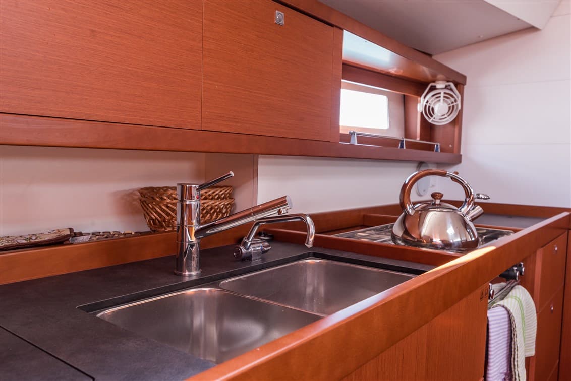 Beneteau Oceanis 45 MOBULA ONE – bilde 5 av 14