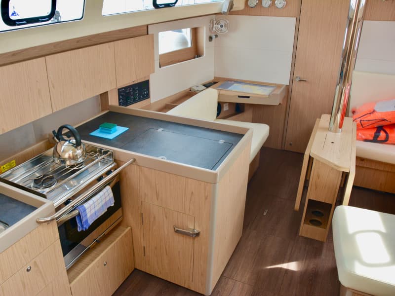 Beneteau Oceanis 41.1 Honey – bilde 4 av 11