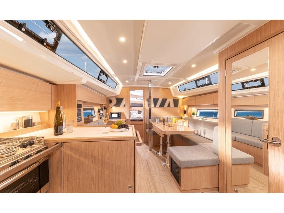 Bavaria C38 VELIKA LUKA – bilde 2 av 3