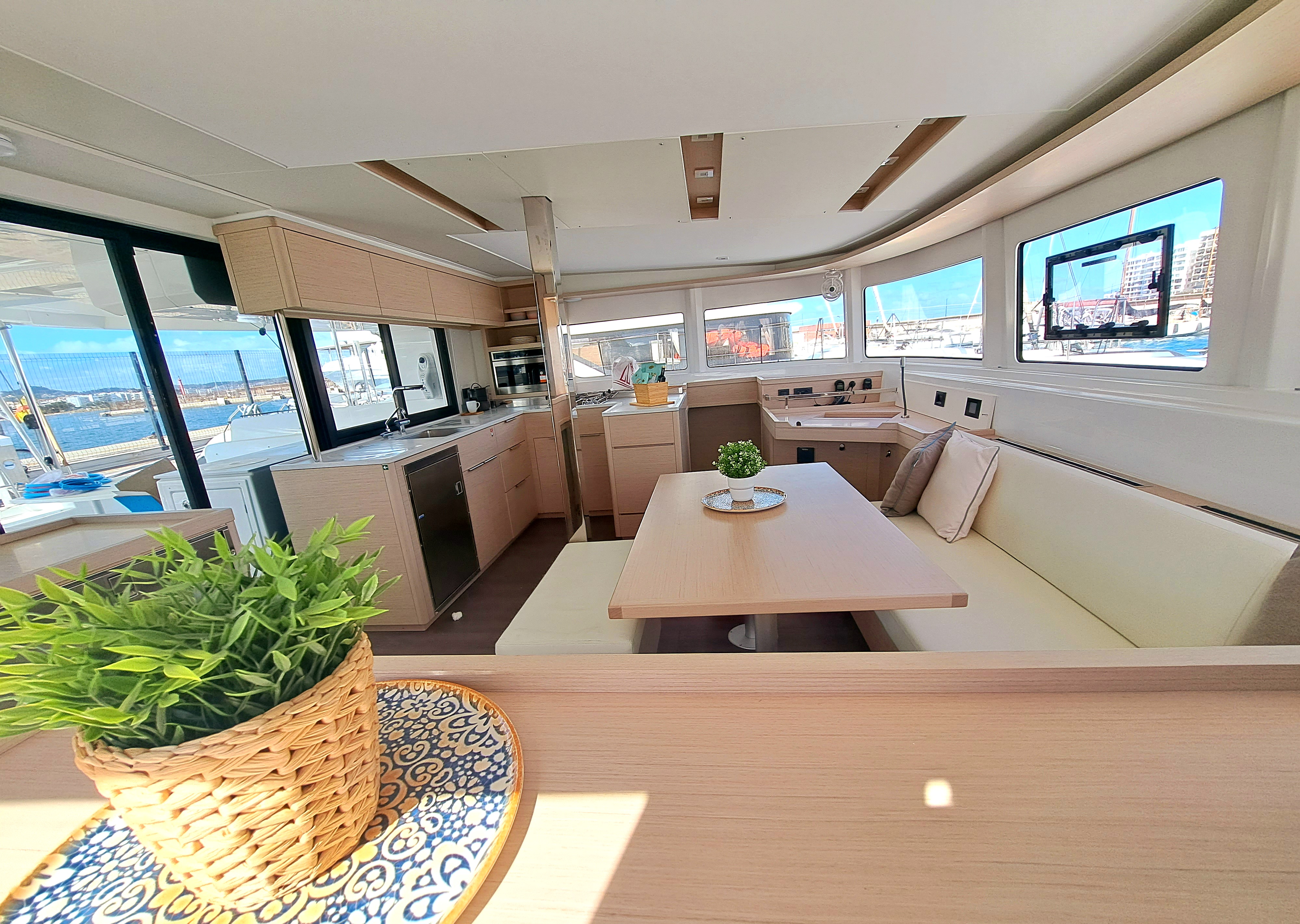 Lagoon 46 SILVER ELLI – bilde 2 av 23