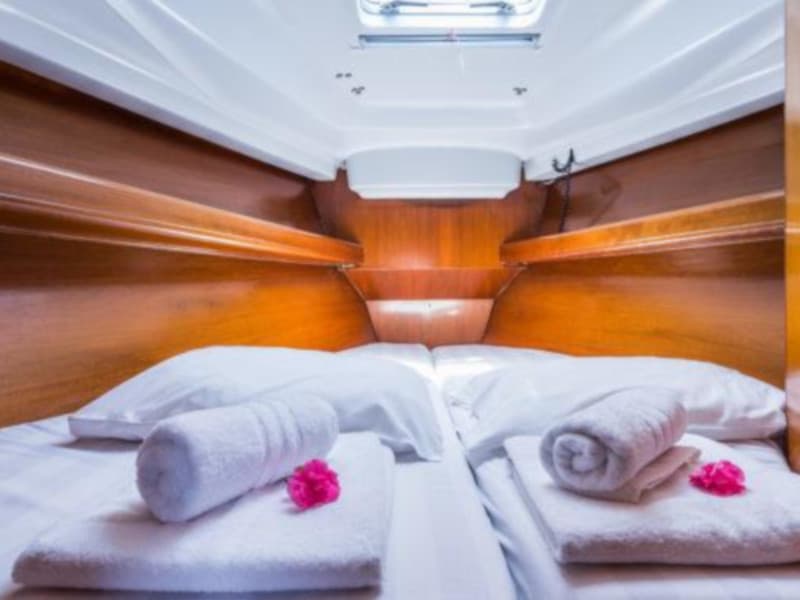 Beneteau Oceanis 411 Simonetta (Bow Thruster, electric heads, Solar Panel) – bilde 2 av 11