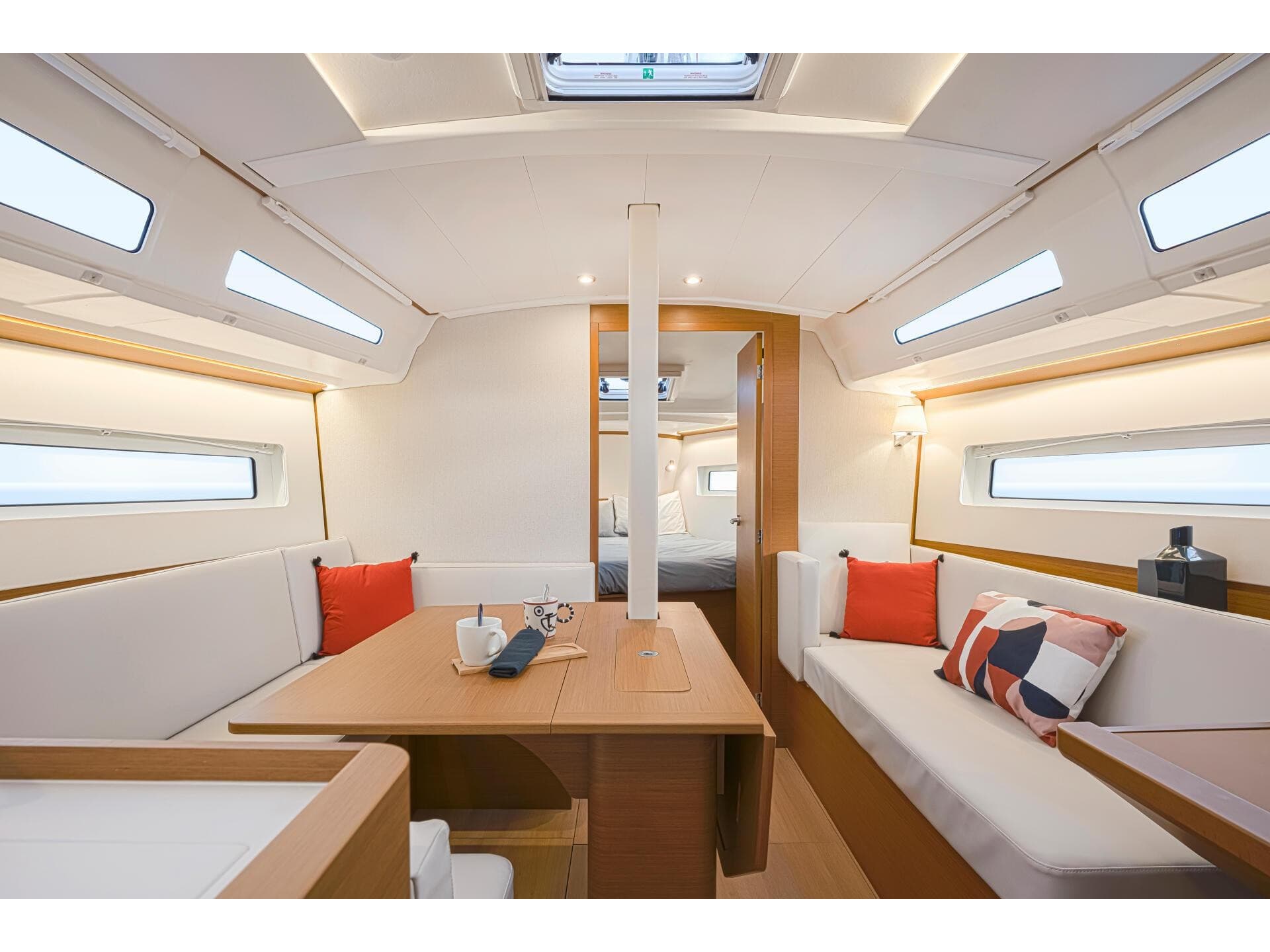 Jeanneau Sun Odyssey 380 Moon Kiss – bilde 2 av 3