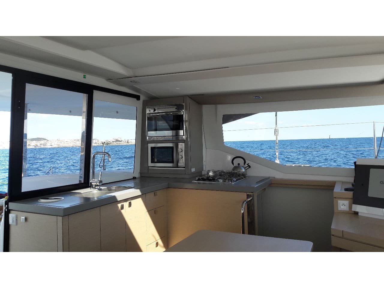 Fountaine Pajot Lucia 40 Ginesta