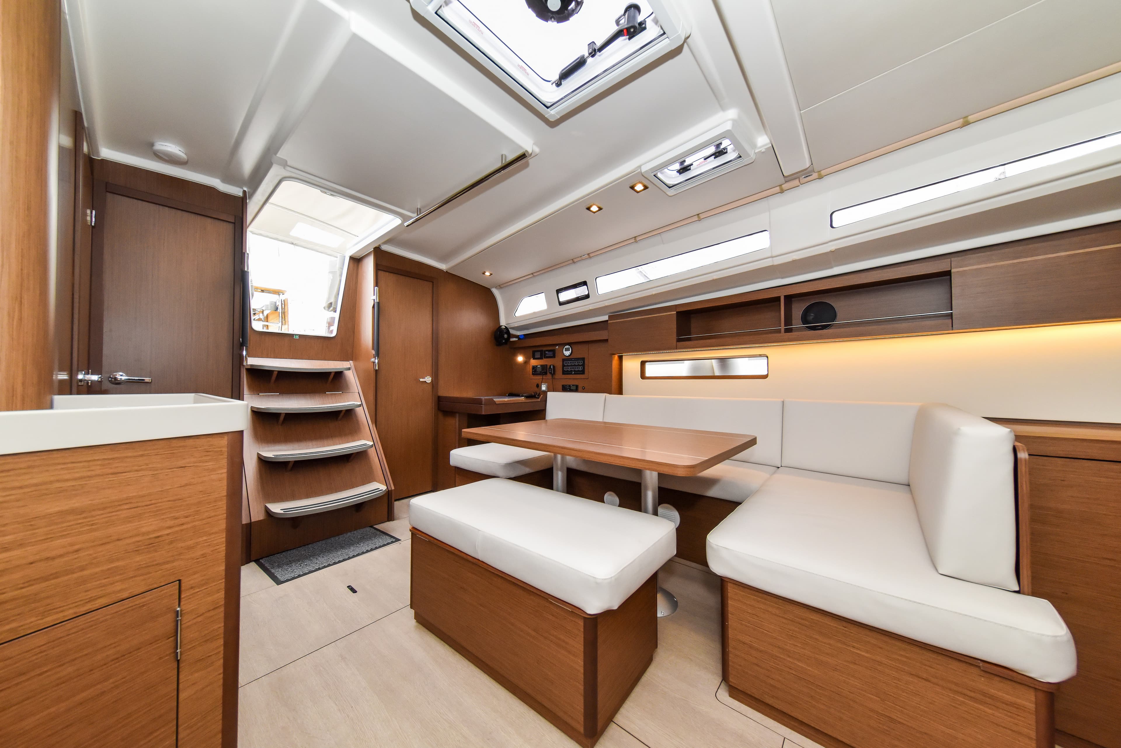 Beneteau Oceanis 40.1 EYLIN – bilde 3 av 98