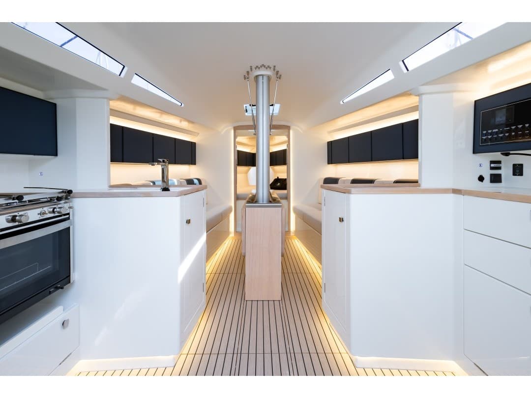 Italia Yachts 11.98 Susano'o – bilde 4 av 9