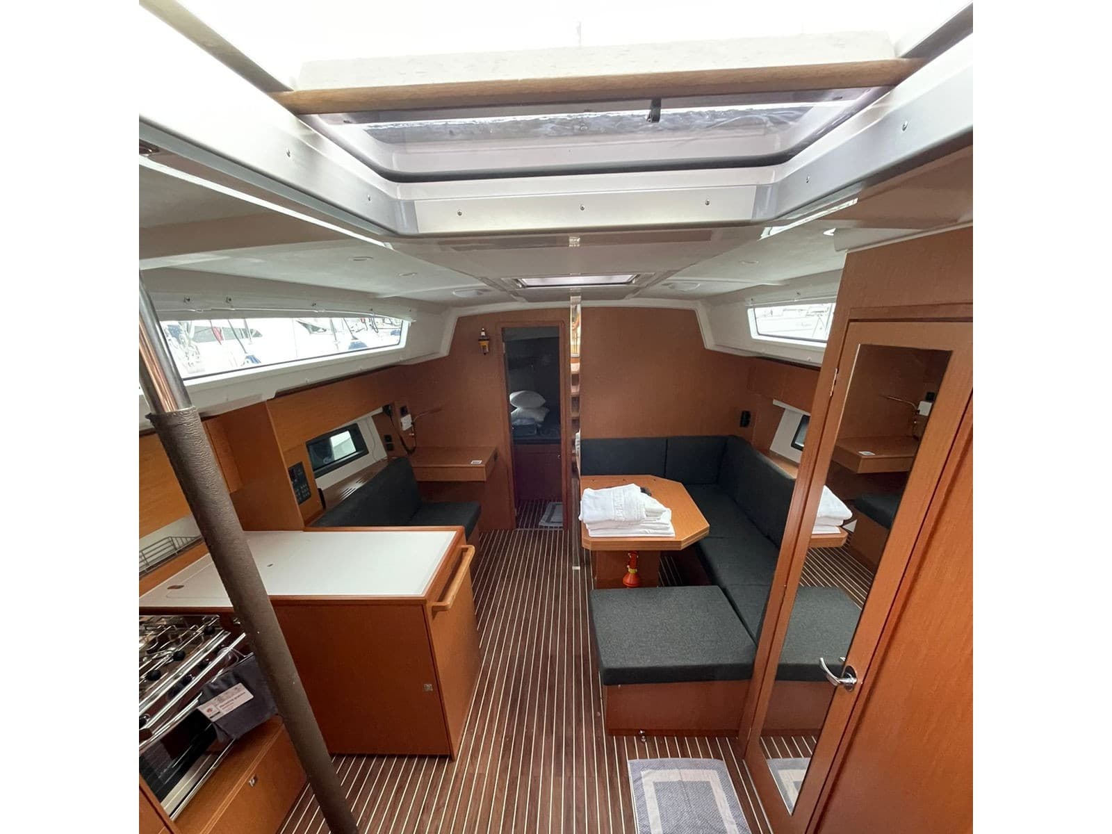 Bavaria C42 – bilde 3 av 18