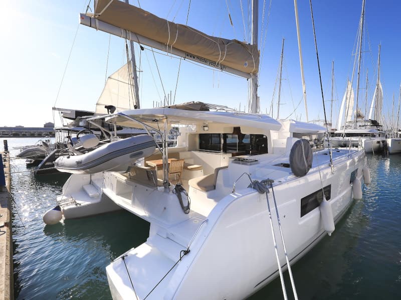 Lagoon 46 MIDLIFE CRISIS