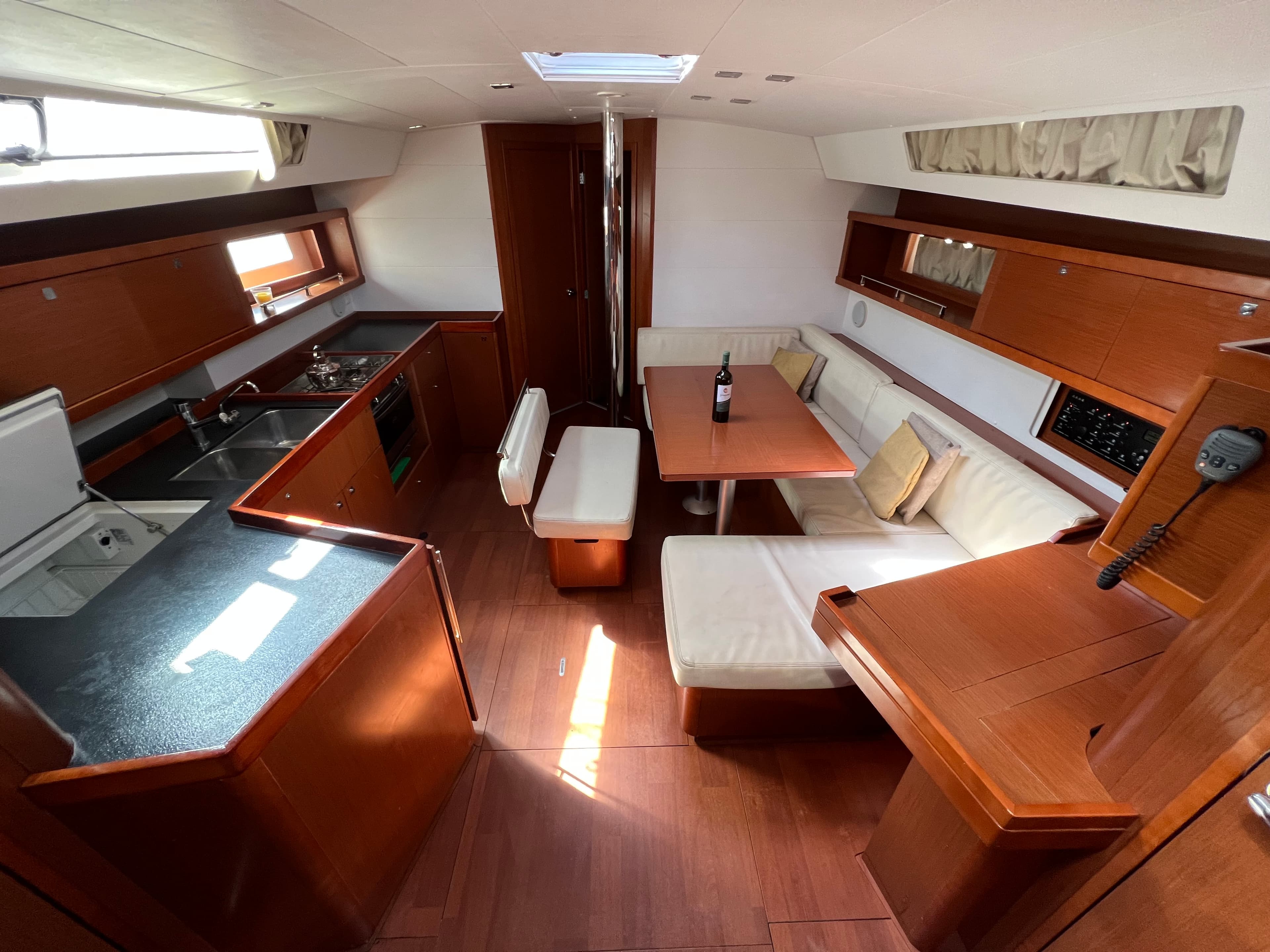 Beneteau Oceanis 45 Aurora – bilde 2 av 17