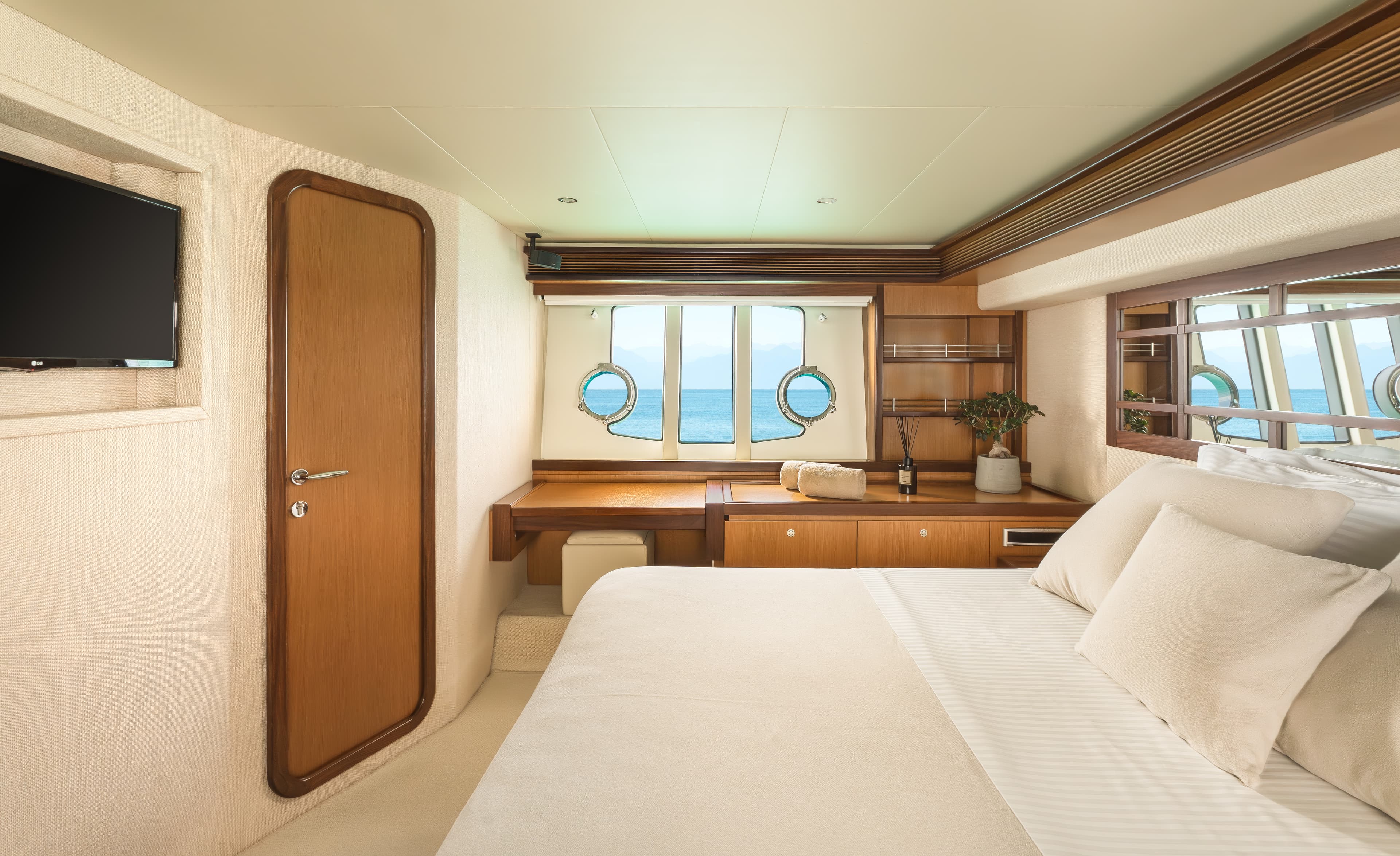 Ferretti 630 ESCAPE – bilde 3 av 23