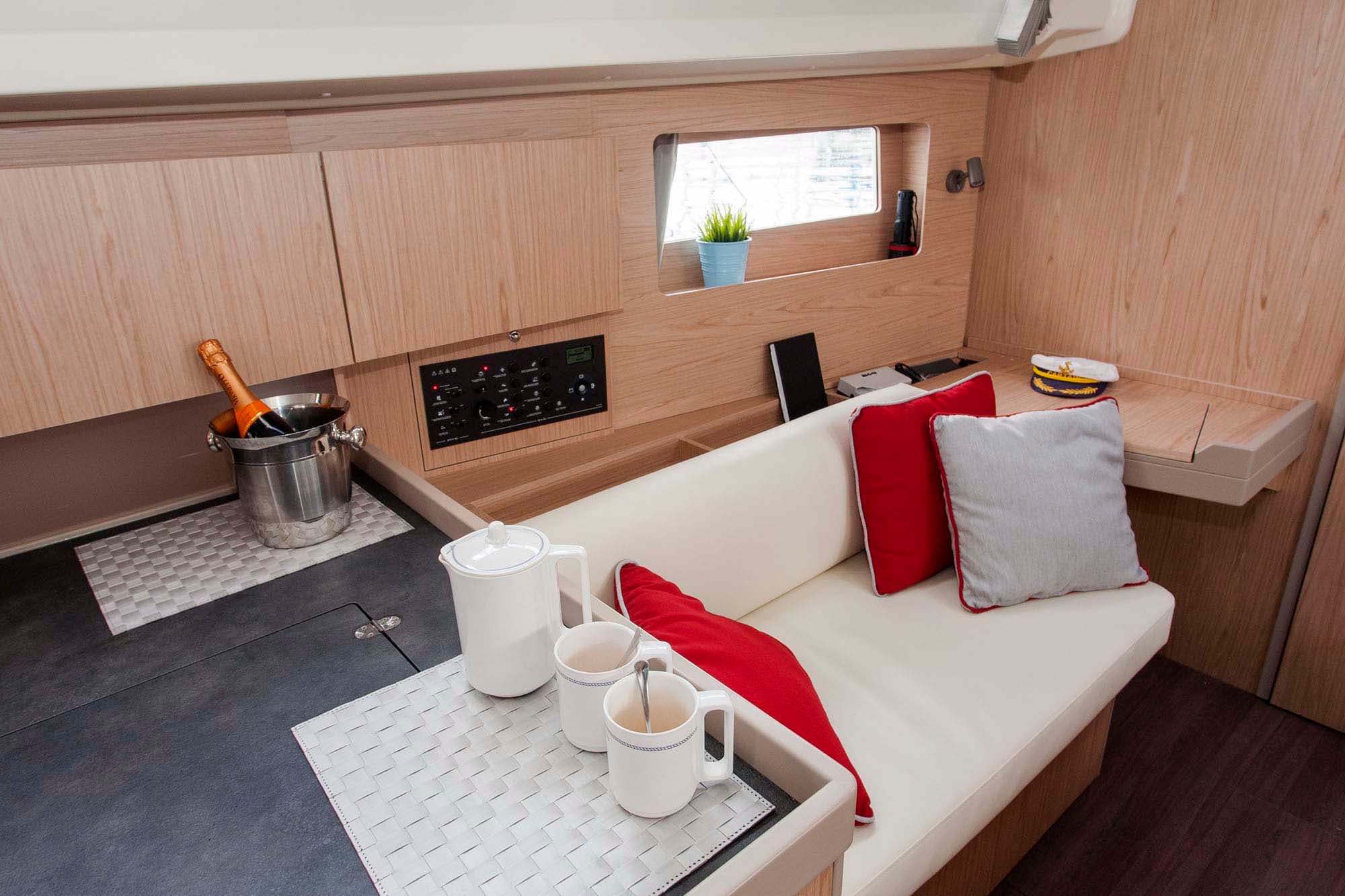 Beneteau Oceanis 41.1 Foreigner – bilde 5 av 13