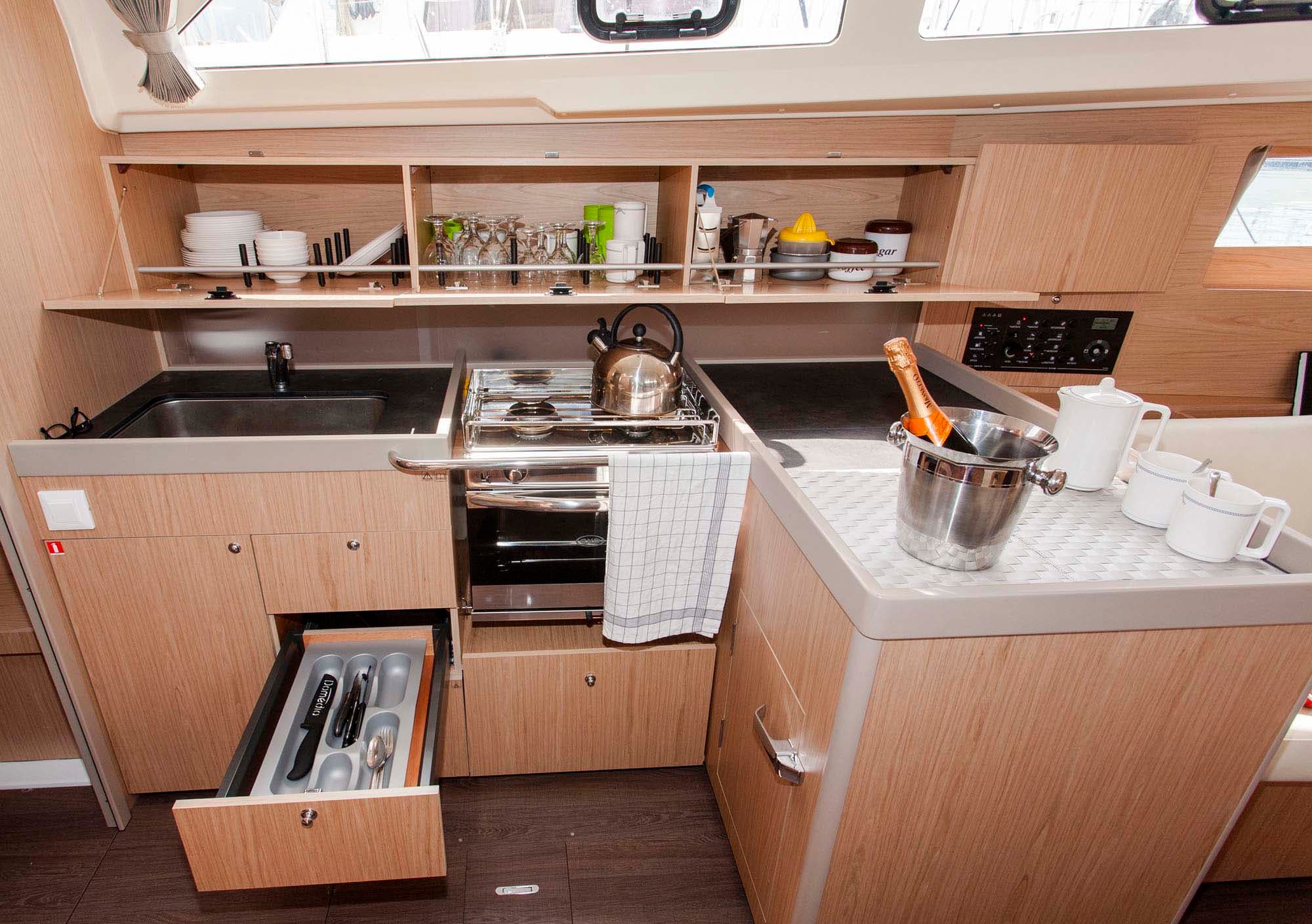 Beneteau Oceanis 41.1 Rose Royce – bilde 5 av 15