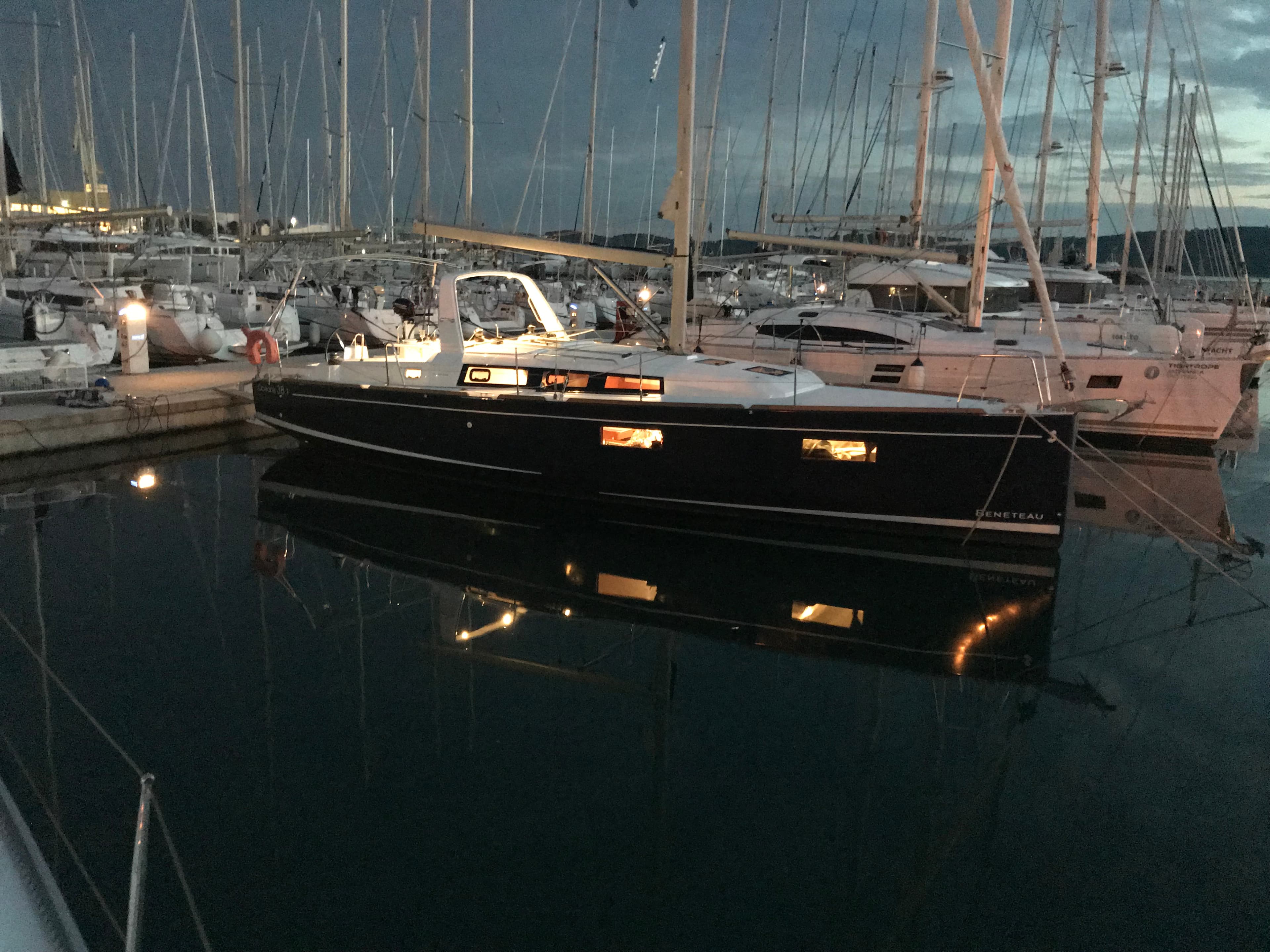 Beneteau Oceanis 38.1 Baby Dory