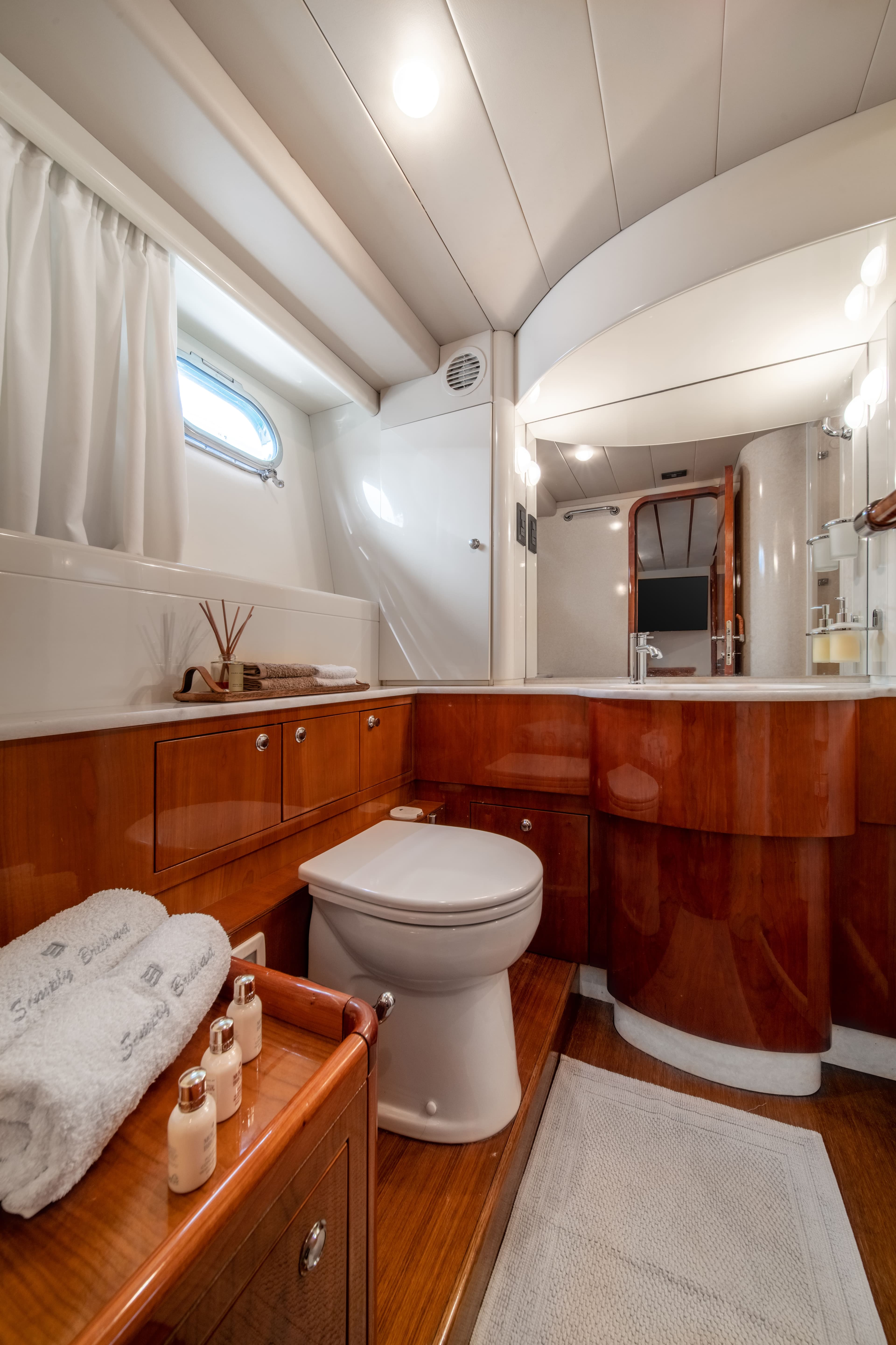 Ferretti 68 SIMPLY BRILLIANT – bilde 2 av 16