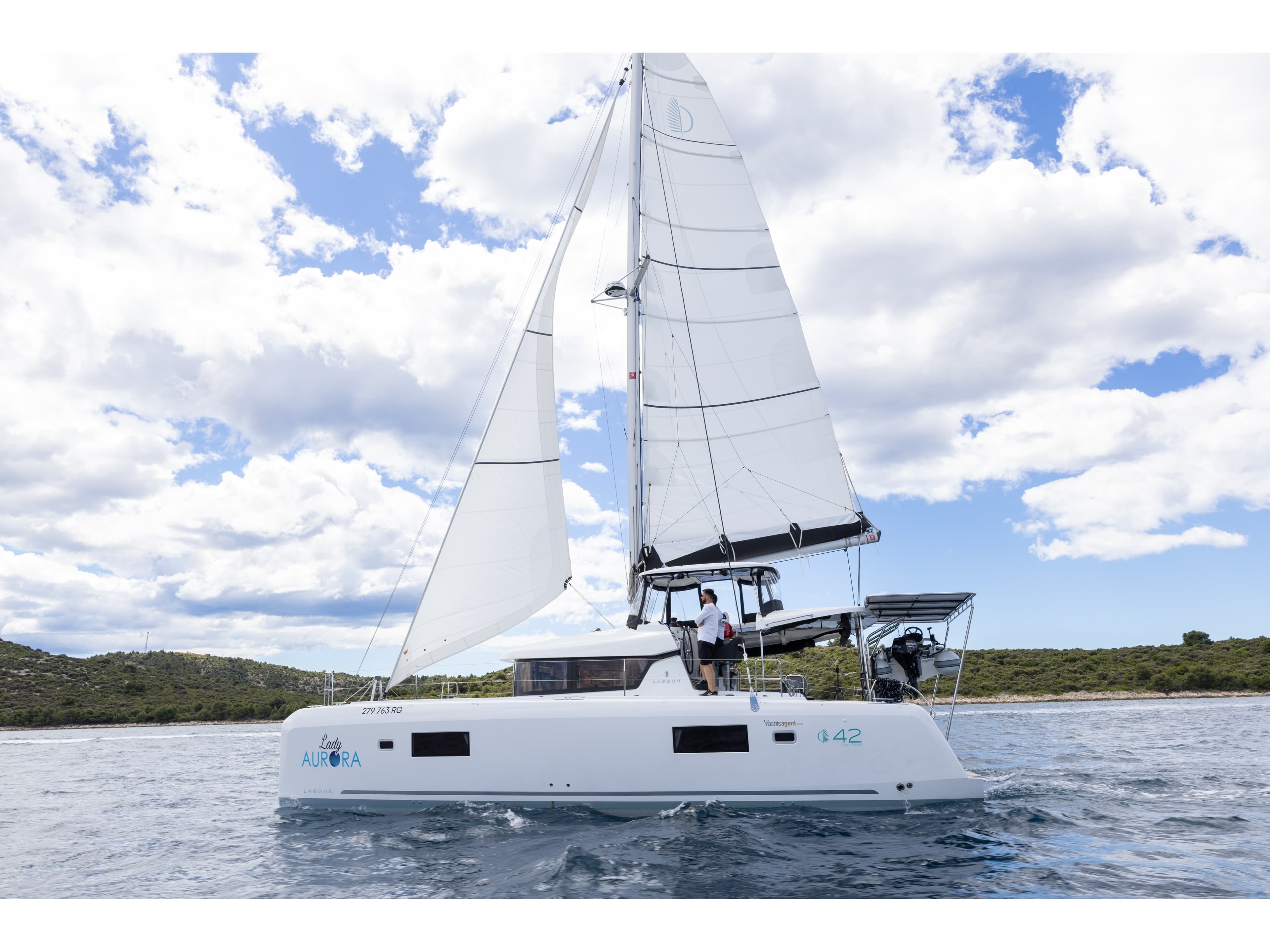 Lagoon 42 LADY AURORA