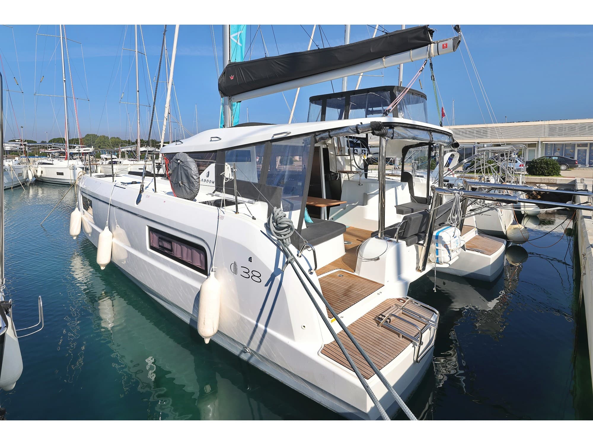 Lagoon 38 NAMI