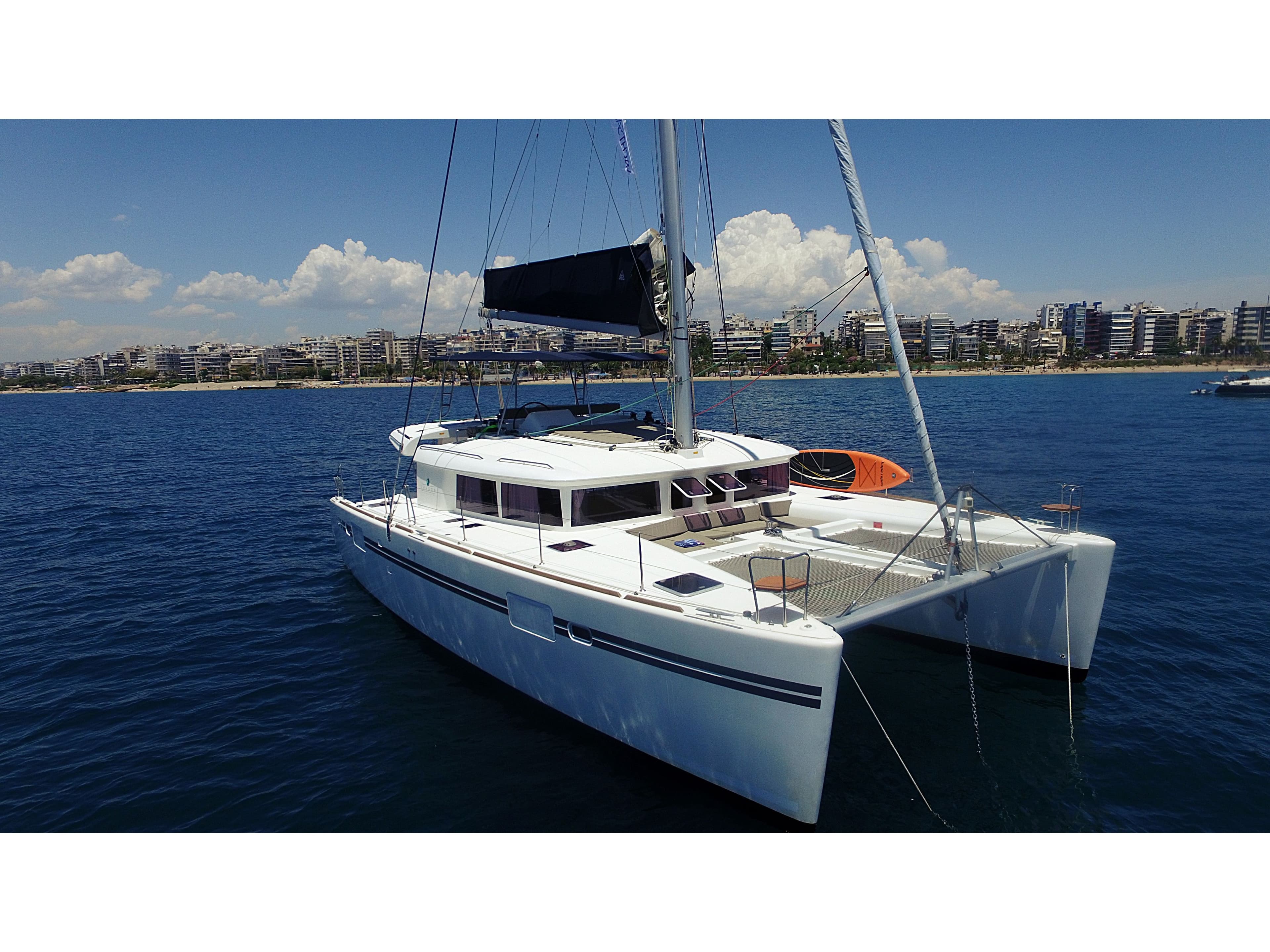 Lagoon 450 Fly Poker Face - (A/C - Generator - Refit 2021)
