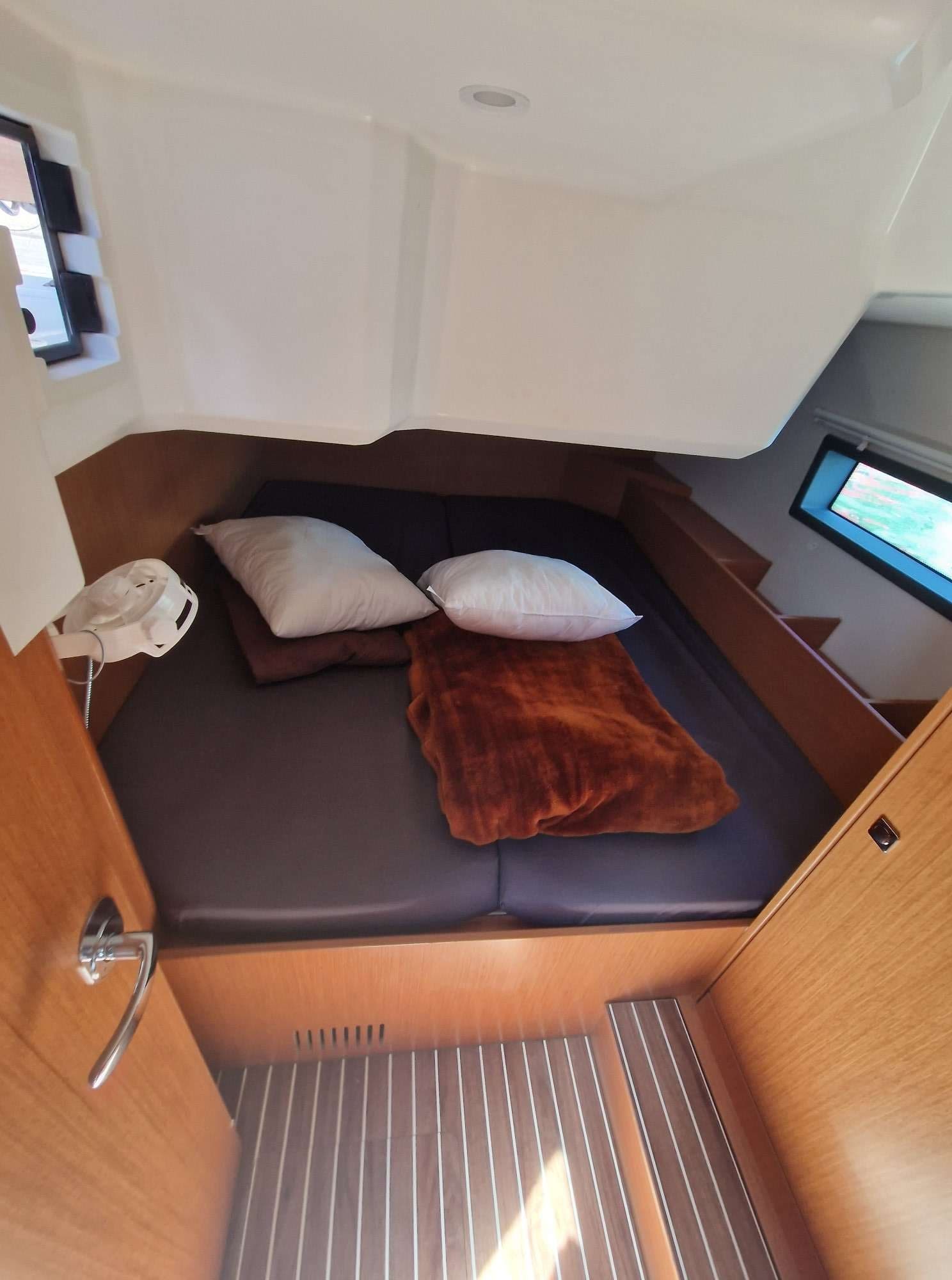 Bavaria C42 – bilde 2 av 8