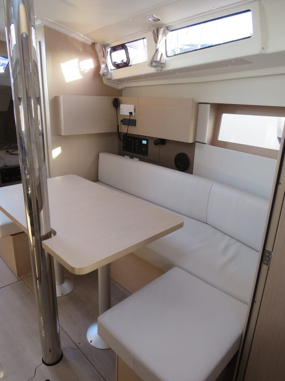 Beneteau Oceanis 38 Lina – bilde 5 av 21