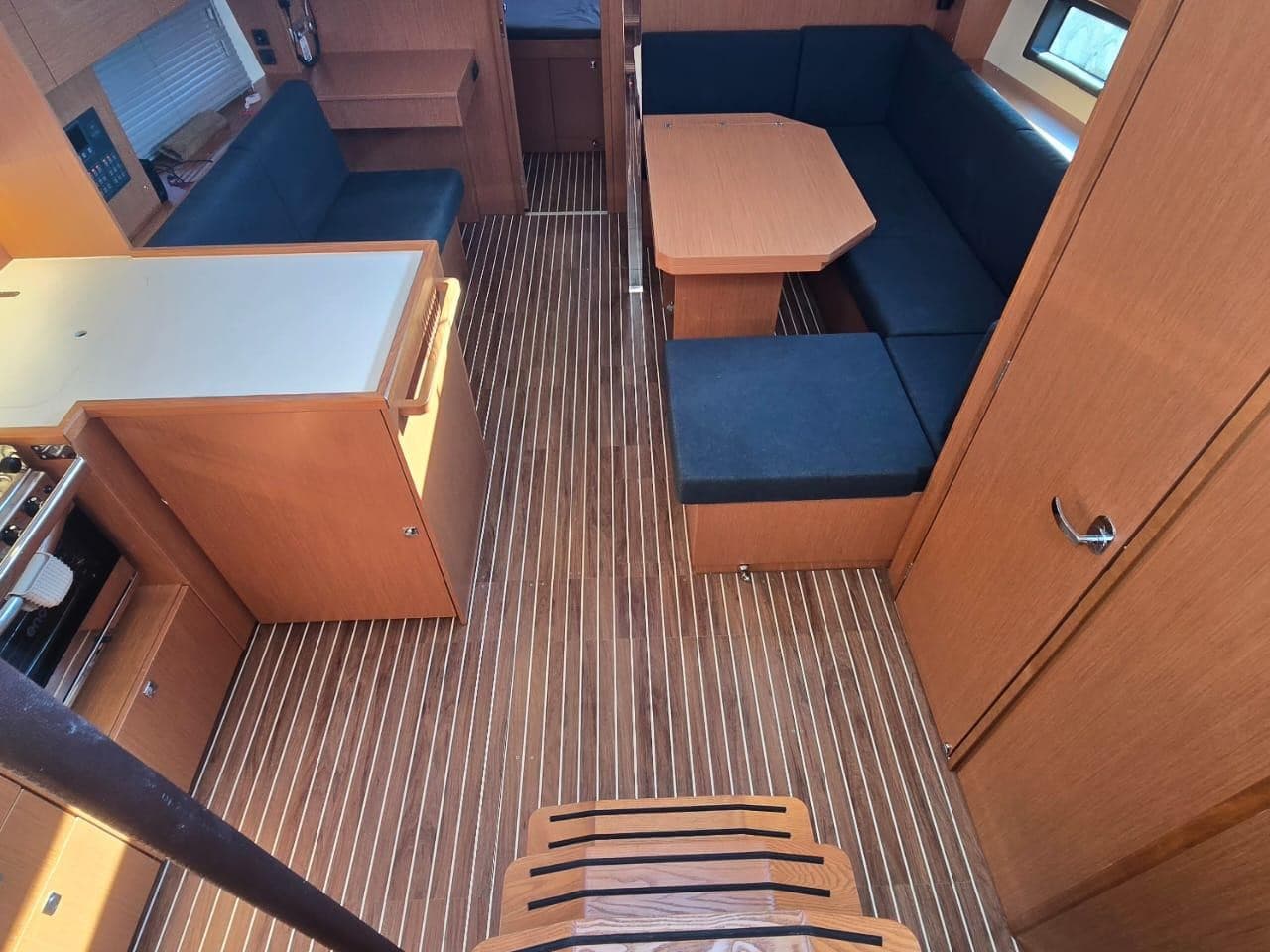 Bavaria C42 – bilde 2 av 3