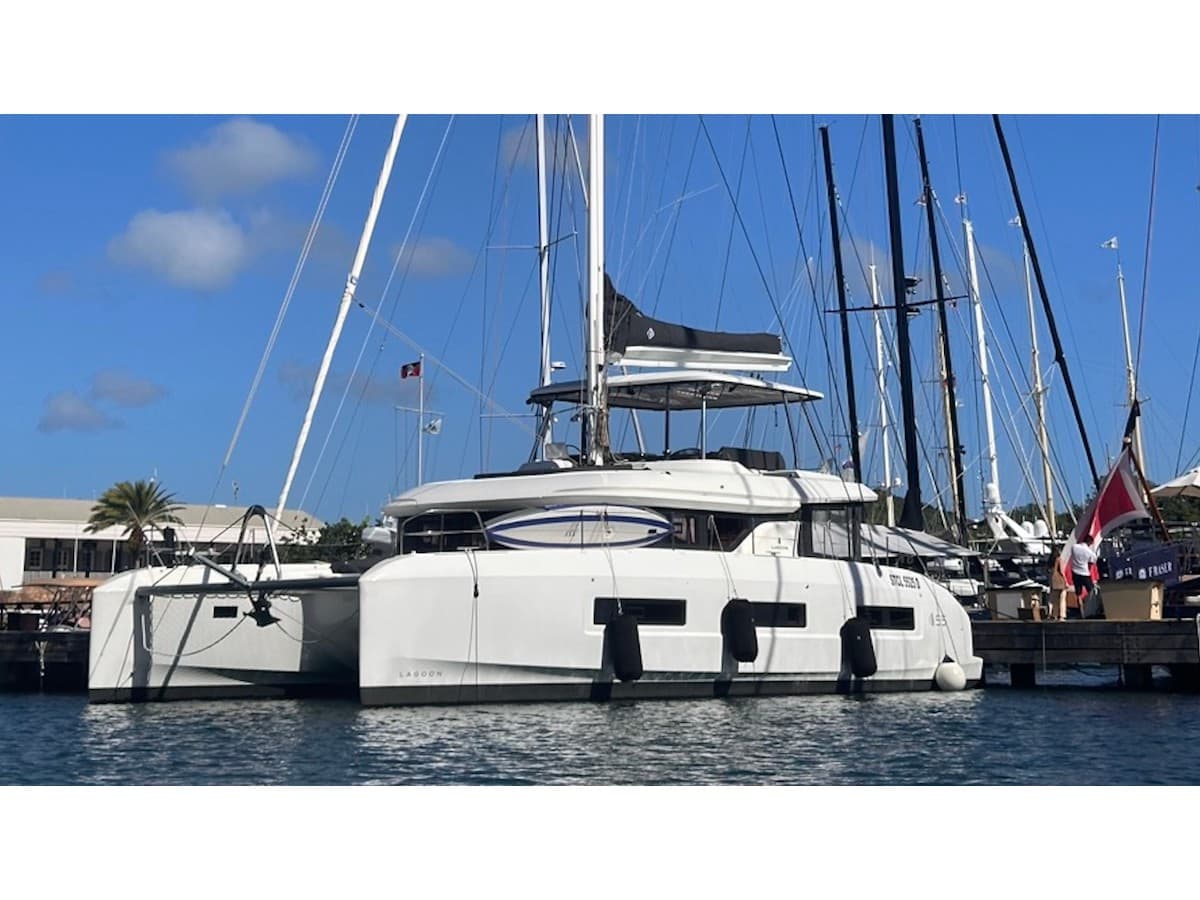 Lagoon 55 Maui- FIRST CLASS