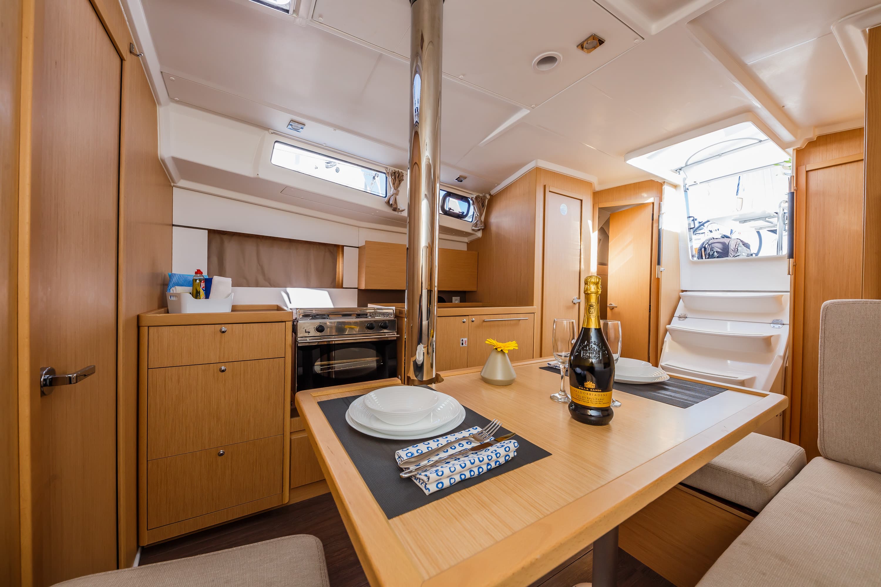 Beneteau Oceanis 38.1 Pleasure – bilde 4 av 11