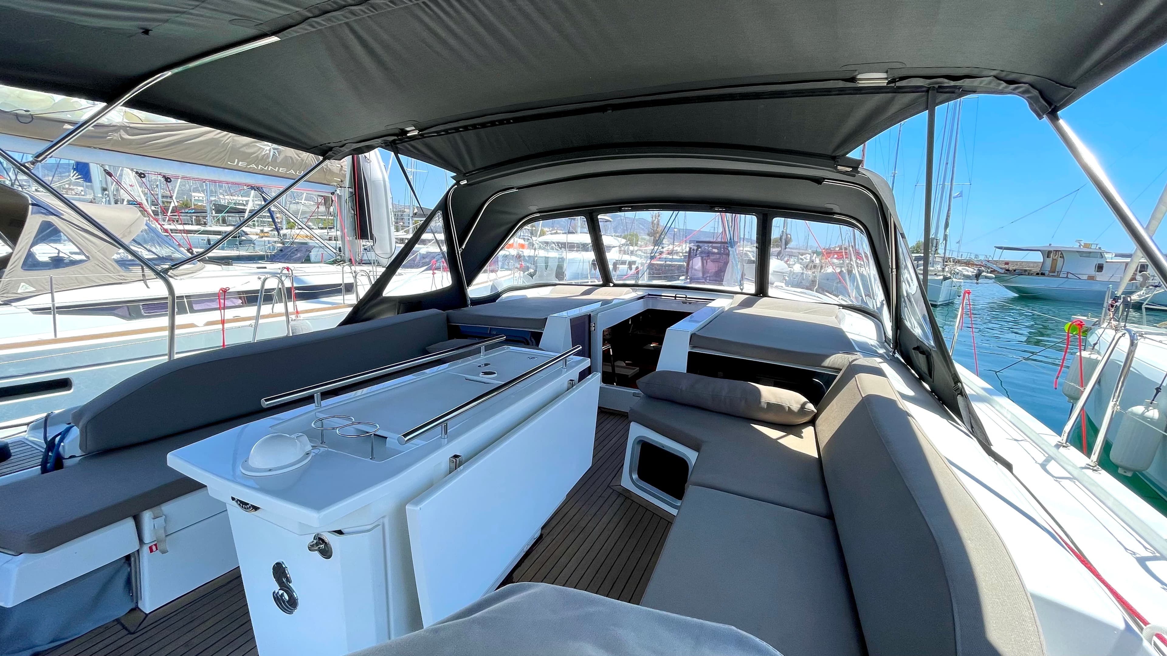 Beneteau Oceanis 51.1 Black Swan (A/C - Generator - 12 pax) – bilde 2 av 19