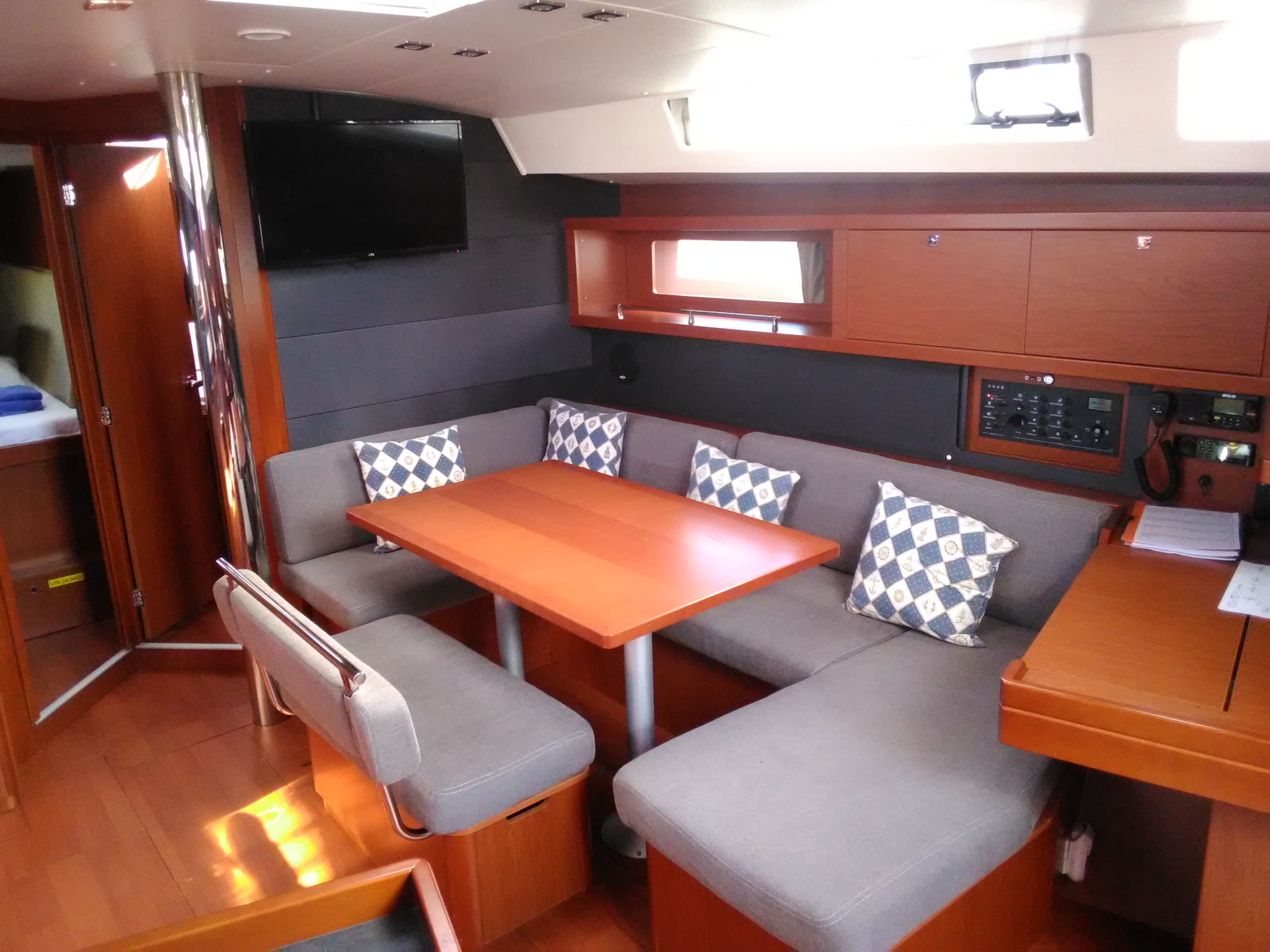 Beneteau Oceanis 45 Tornafort – bilde 4 av 5