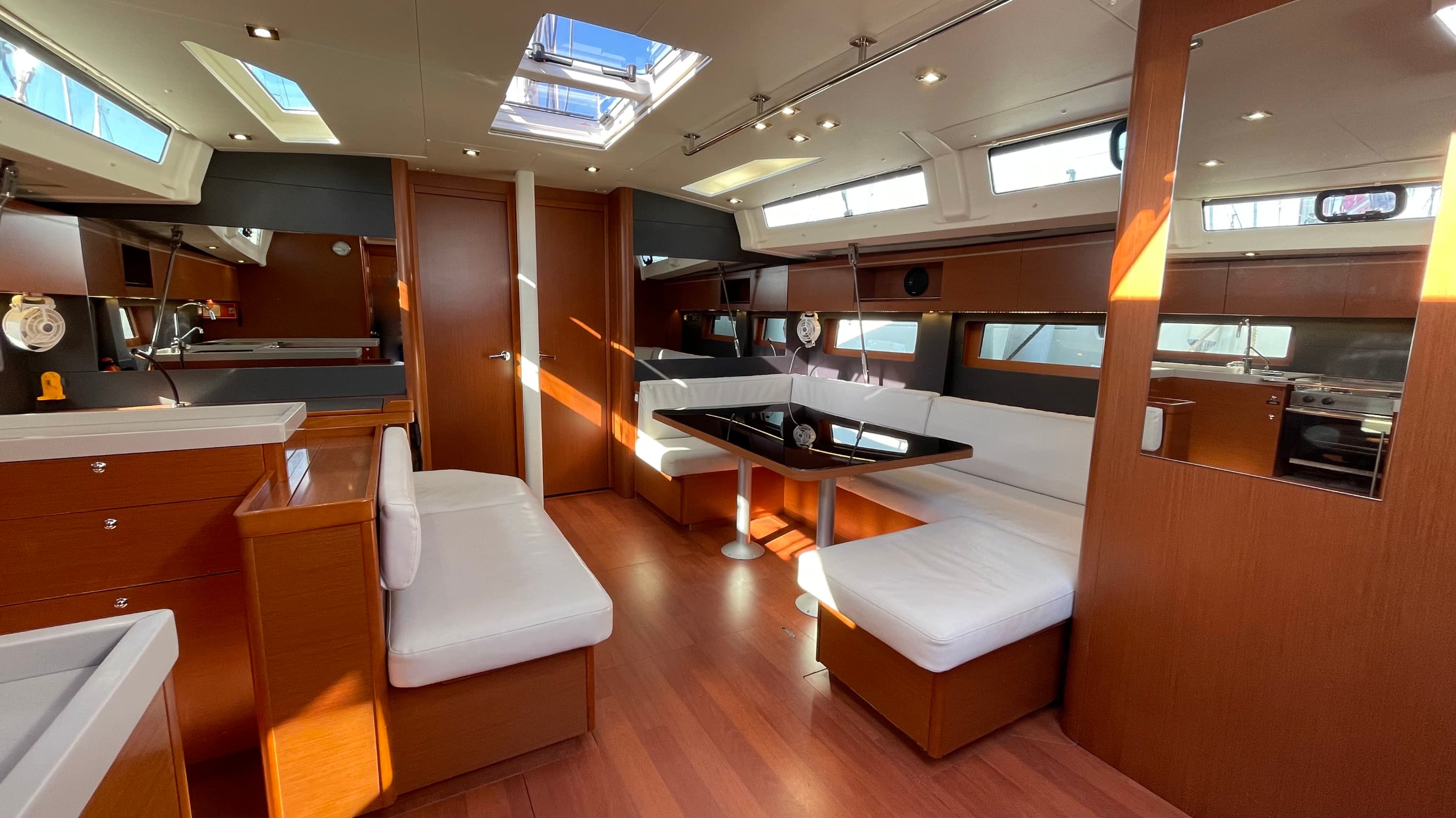 Beneteau Oceanis 51.1 Black Swan (A/C - Generator - 12 pax) – bilde 5 av 19