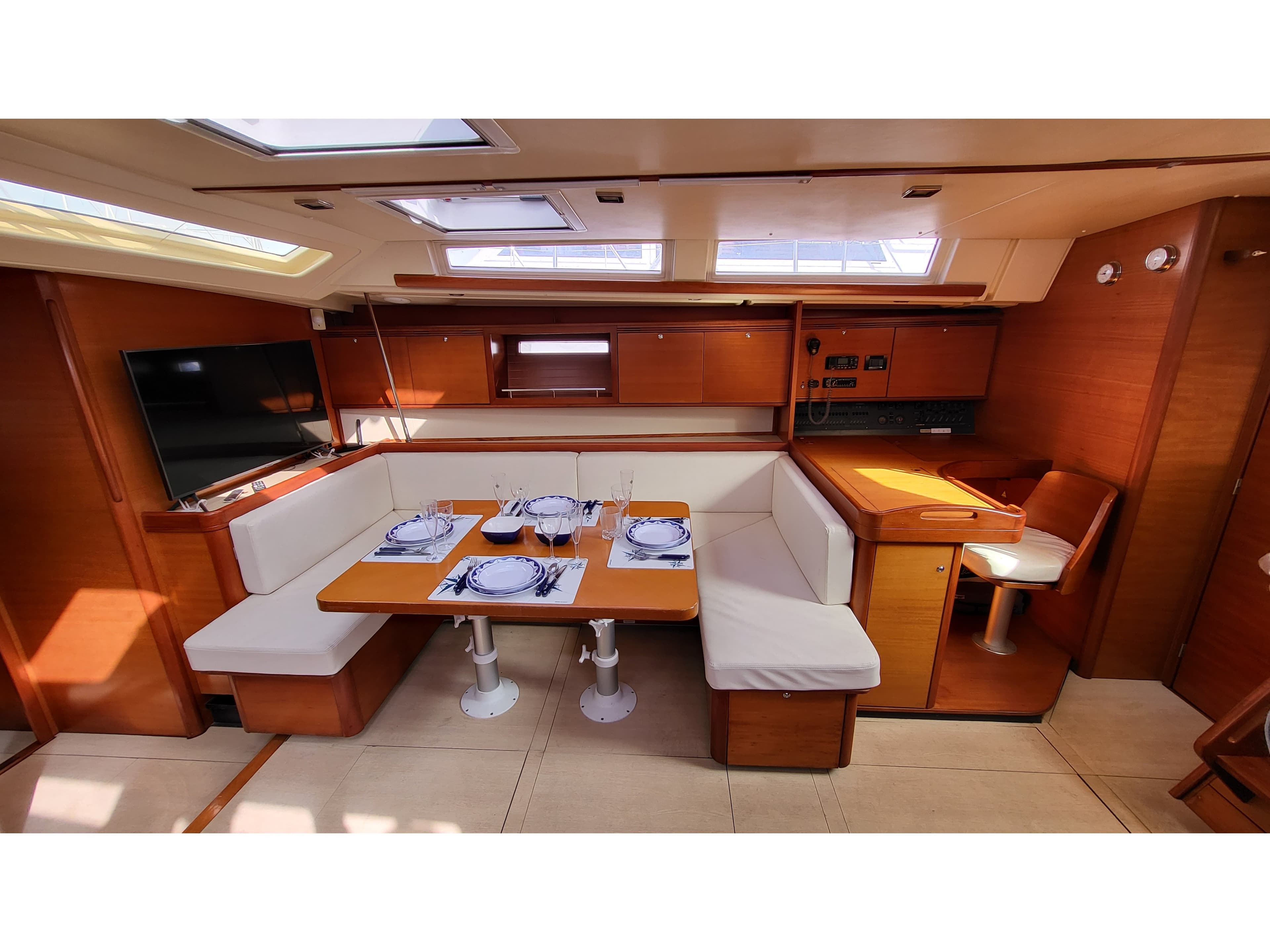 Dufour 525 Grand Large Rainbow – bilde 2 av 3