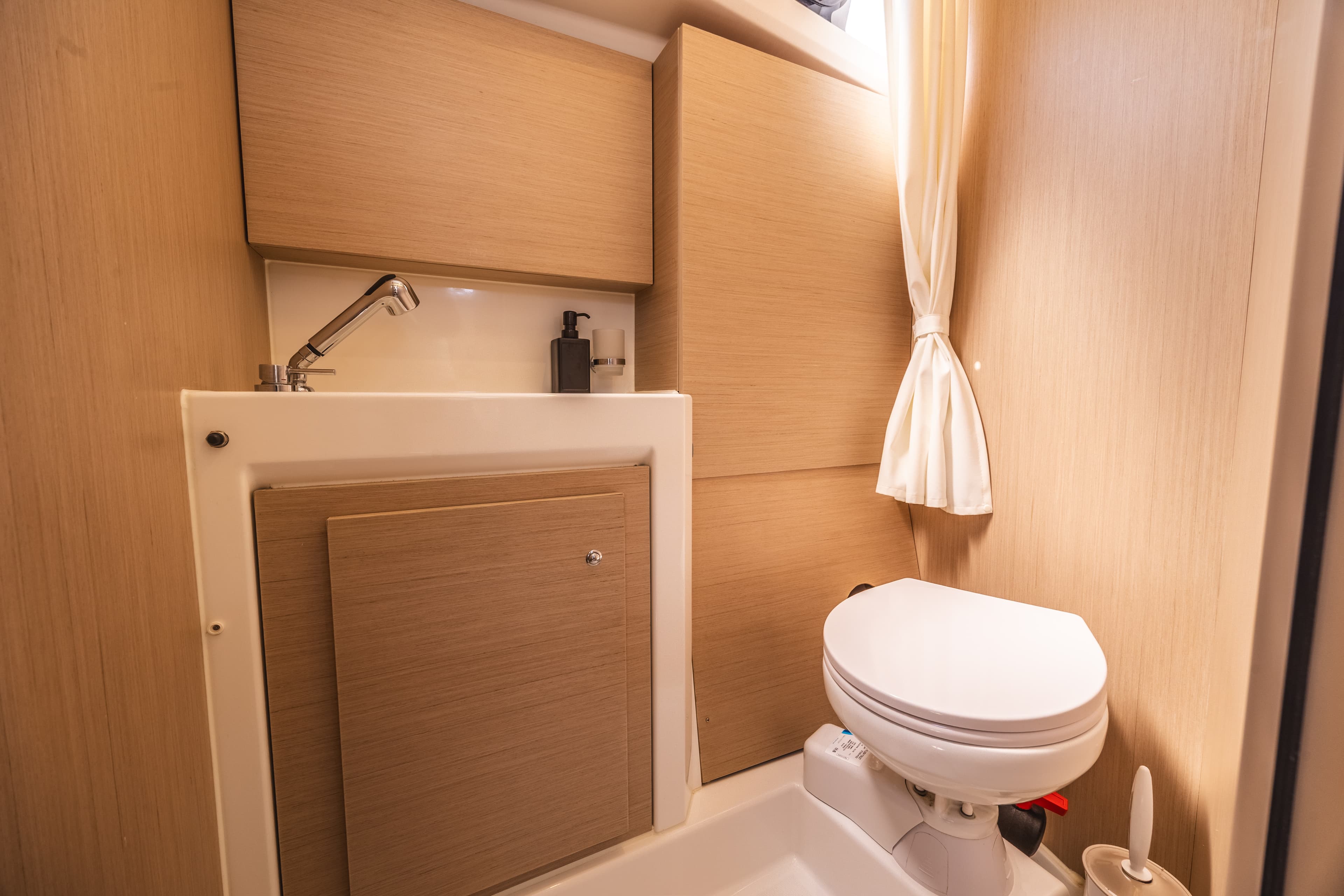 Beneteau Oceanis 37.1 Mercator – bilde 3 av 54