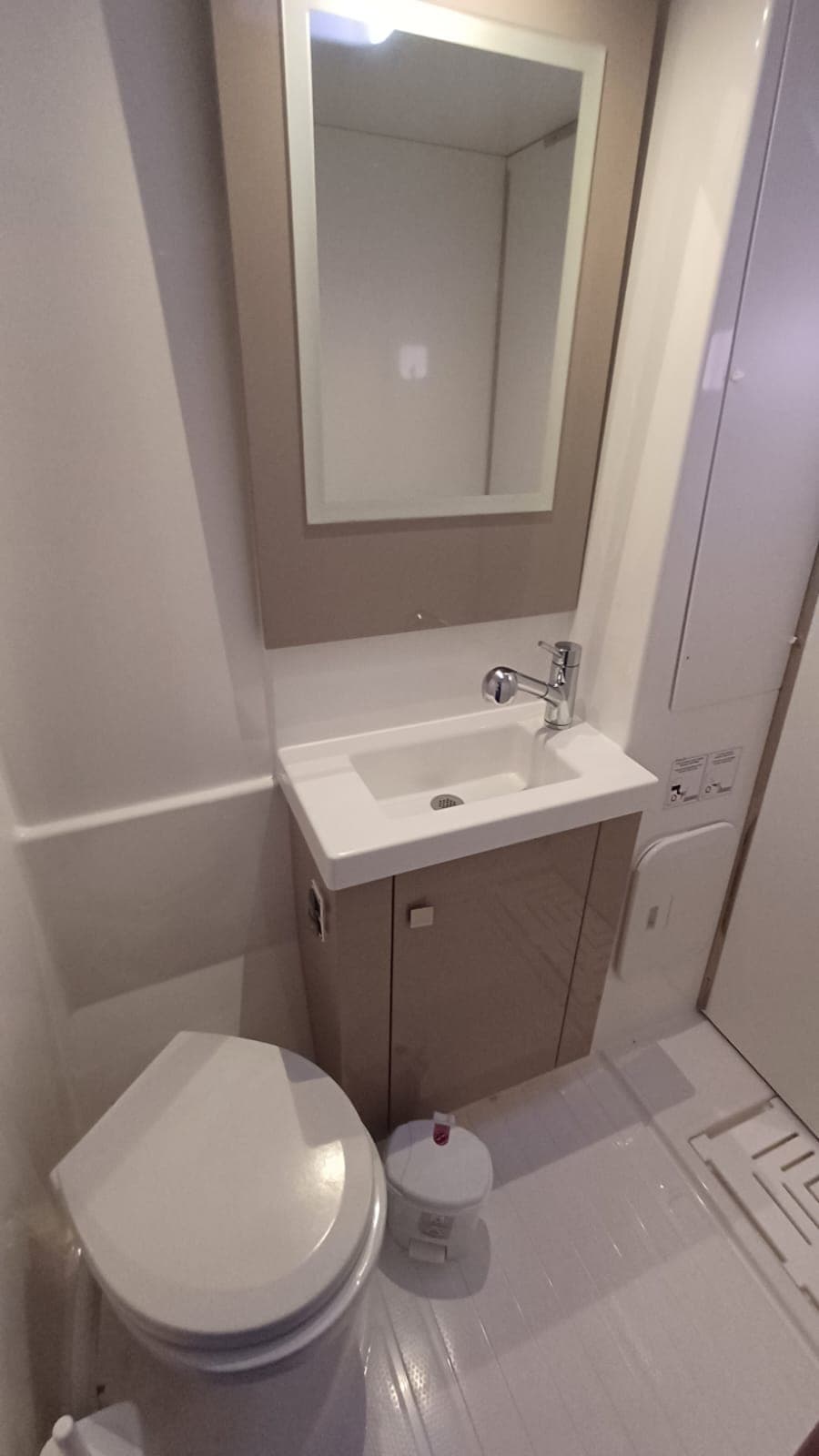 Fountaine Pajot Astréa 42 Cicada – bilde 5 av 15
