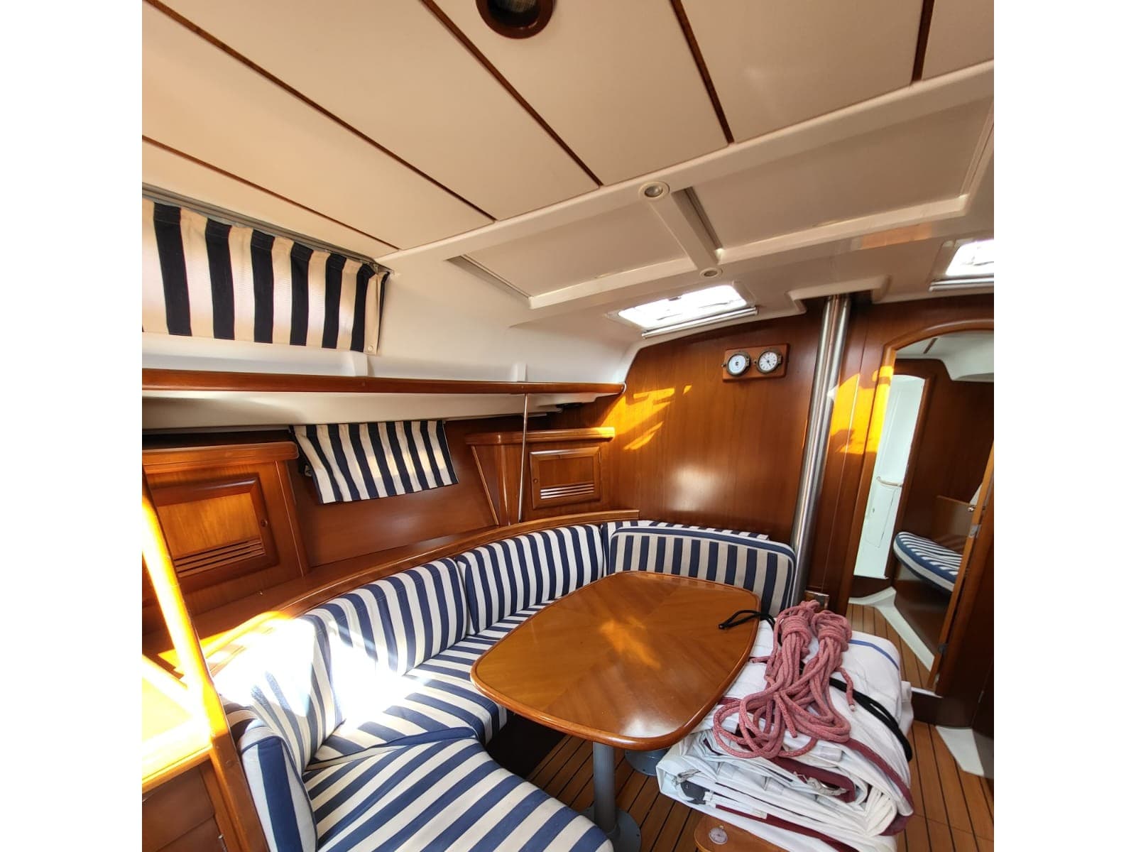 Beneteau Oceanis 393 Armenistis – bilde 2 av 3