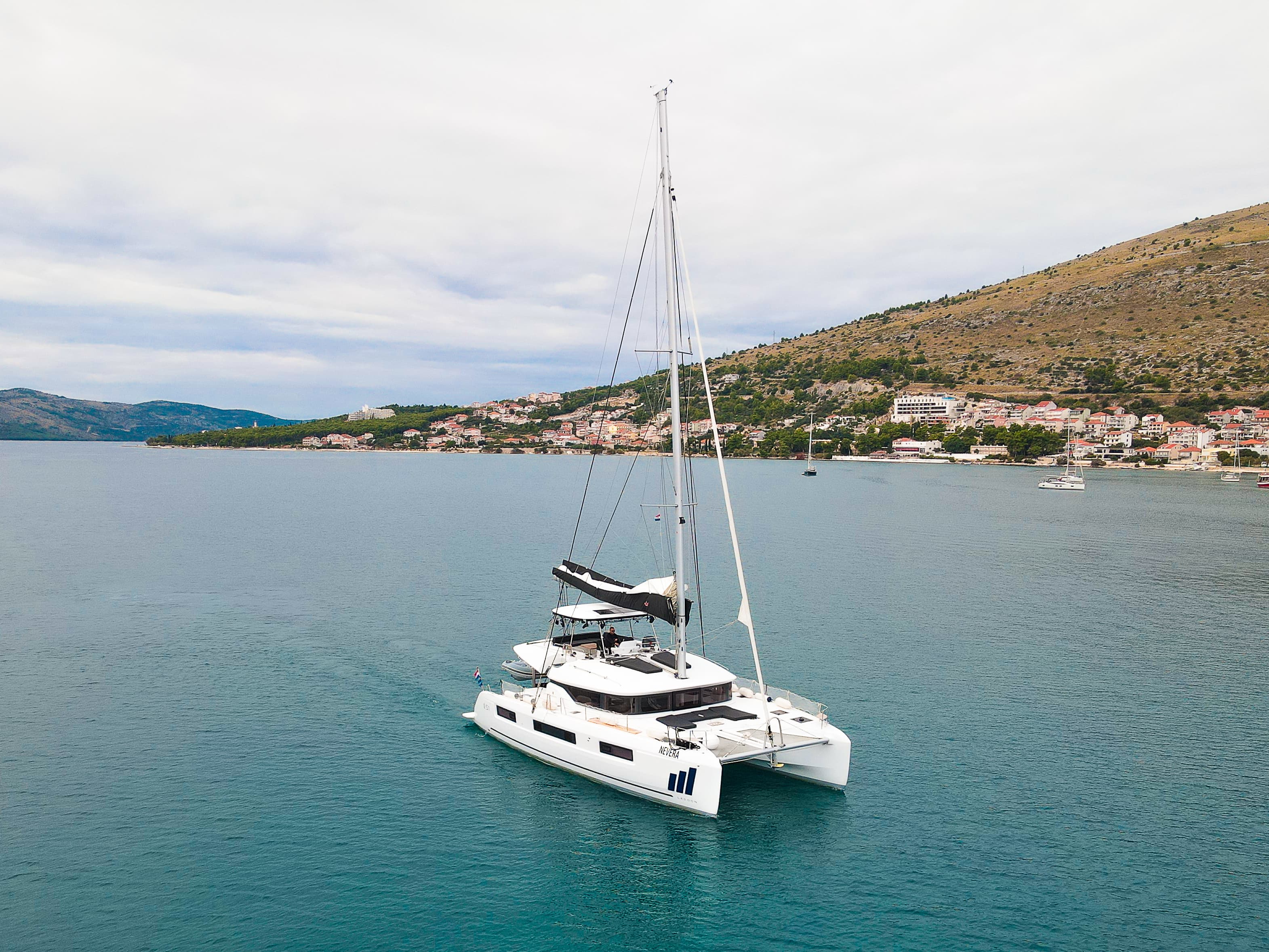 Lagoon 51 Nevera
