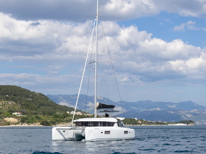 Lagoon 42 AVENTUS