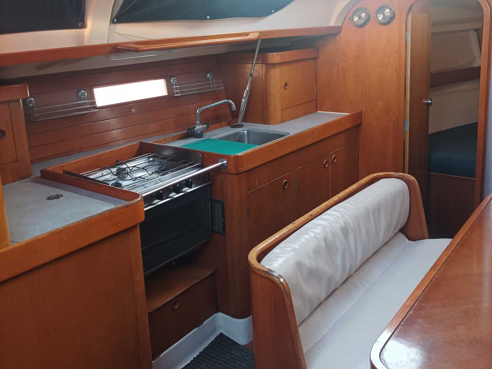 Beneteau Oceanis 37 Nela – bilde 2 av 13