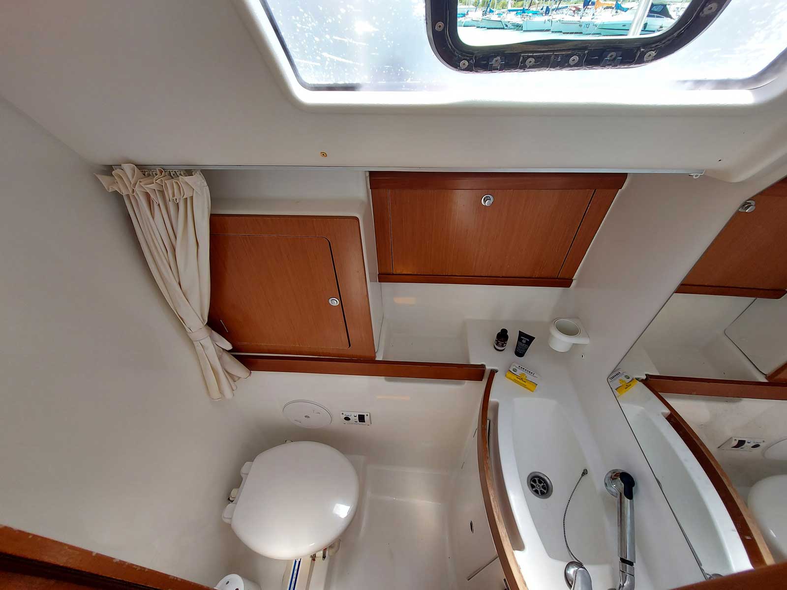 Beneteau Oceanis 43 Onar – bilde 4 av 14