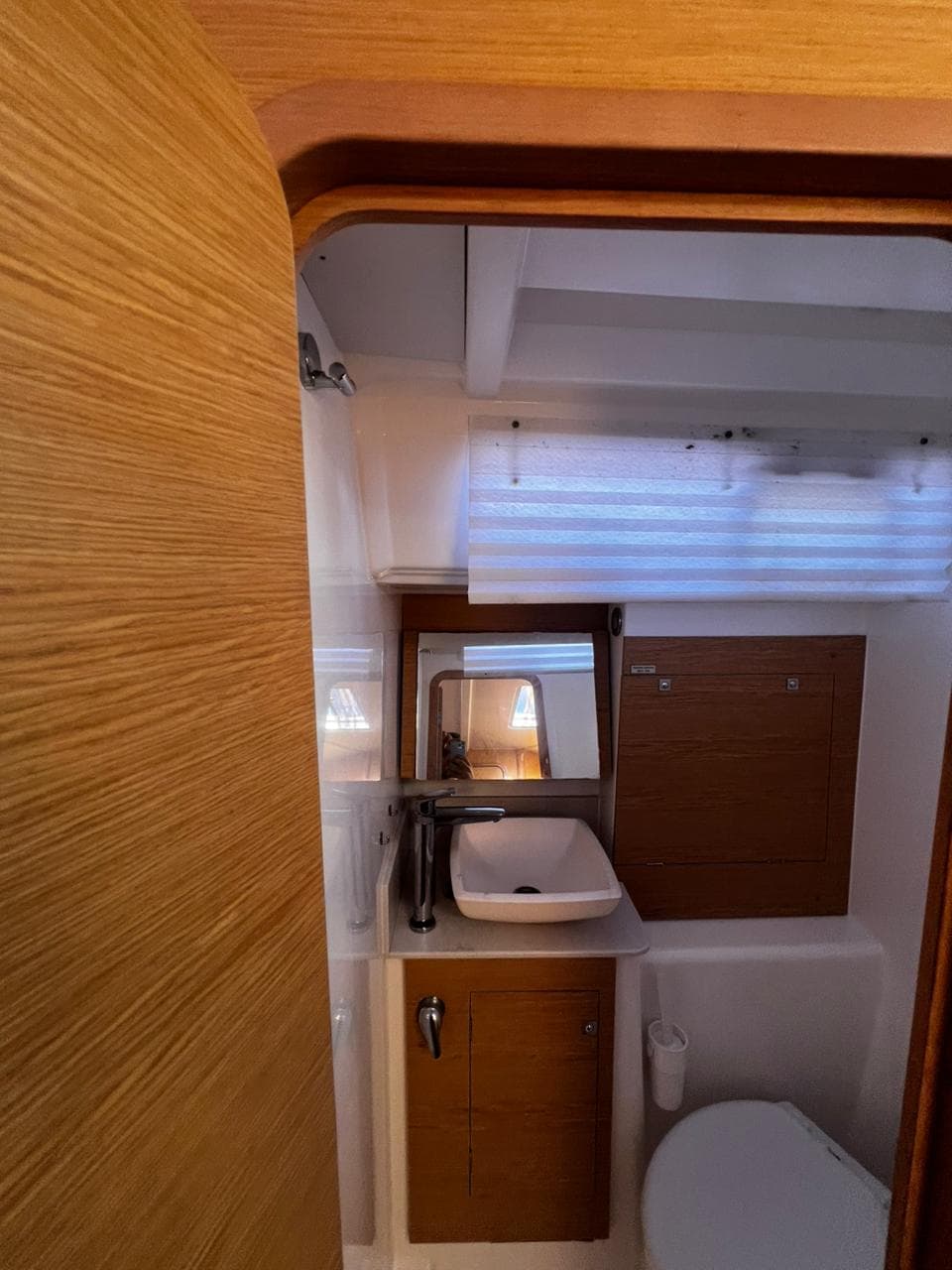 Dufour 390 Grand Large Maestro ( The boat is located in the Port of Sivota, Lefkada ) – bilde 4 av 15