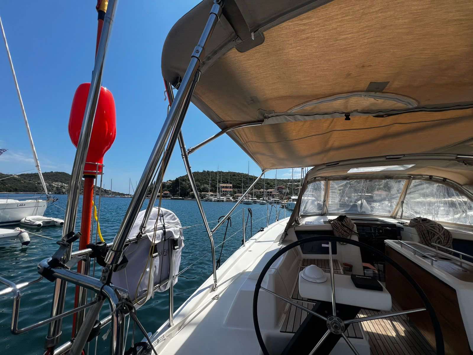 Dufour 390 Grand Large Maestro ( The boat is located in the Port of Sivota, Lefkada ) – bilde 2 av 15