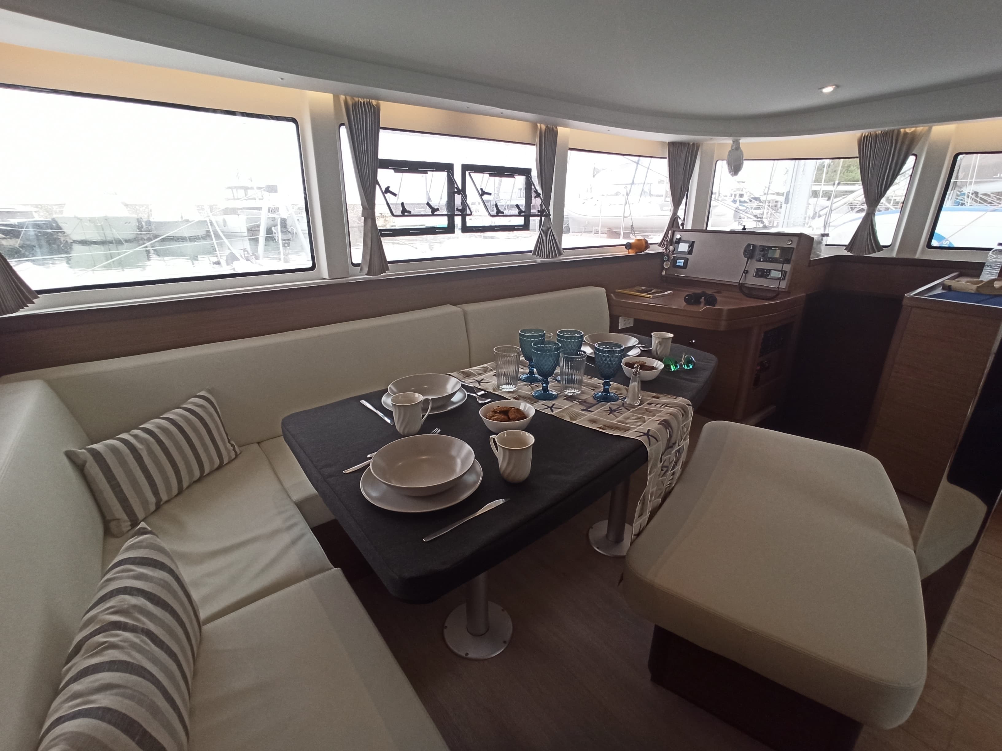 Lagoon 42 AKTIS (air condition, generator, watermaker) – bilde 2 av 20