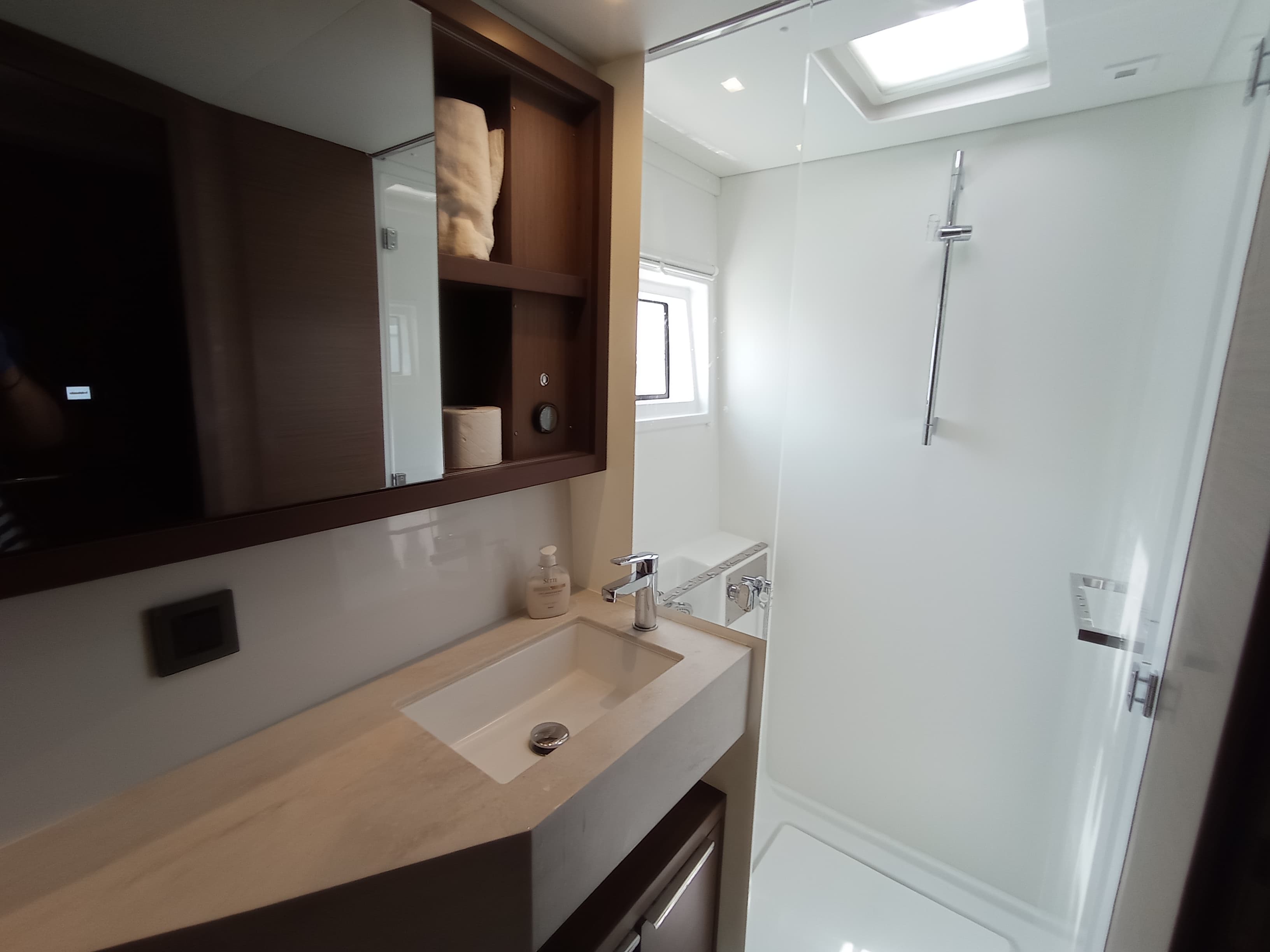 Lagoon 46 KALISI MOU (air condition, generator, water maker) _Skippered Only_ – bilde 4 av 21