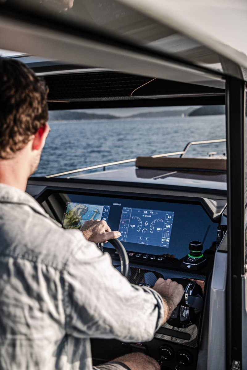 Axopar 37 XC Cross Cabin Voreus – bilde 3 av 11
