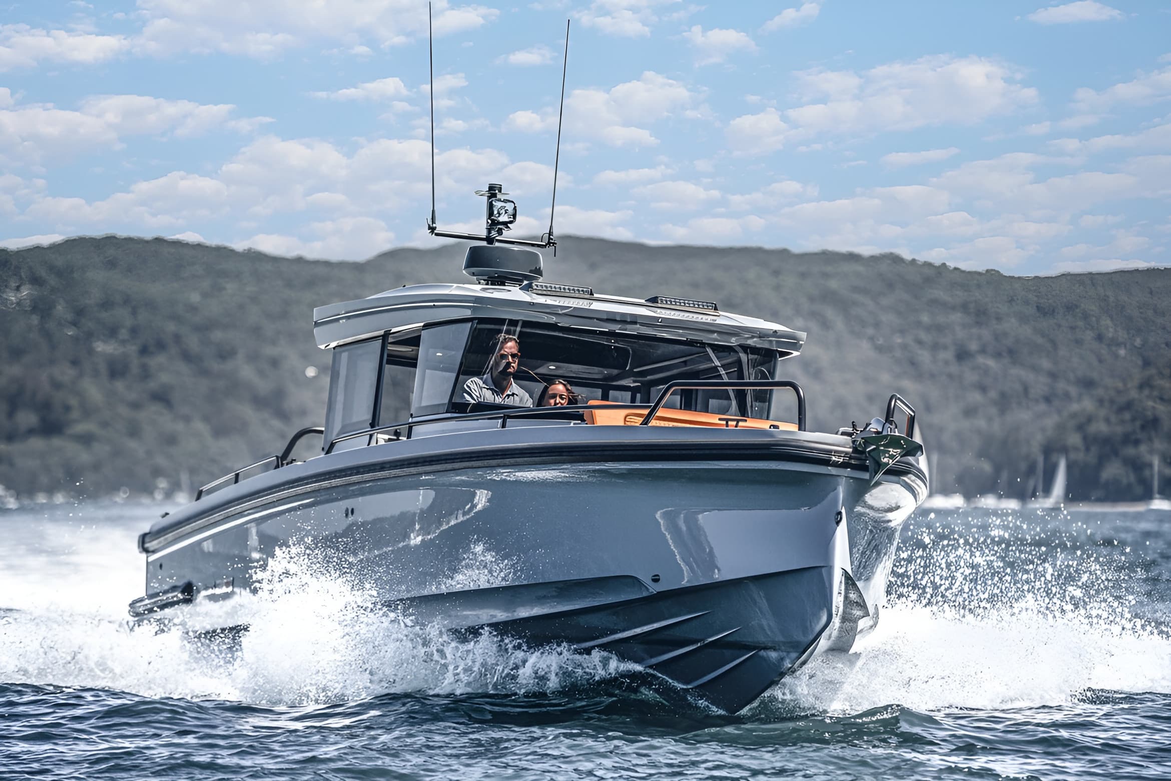 Axopar 37 XC Cross Cabin Voreus – bilde 2 av 11