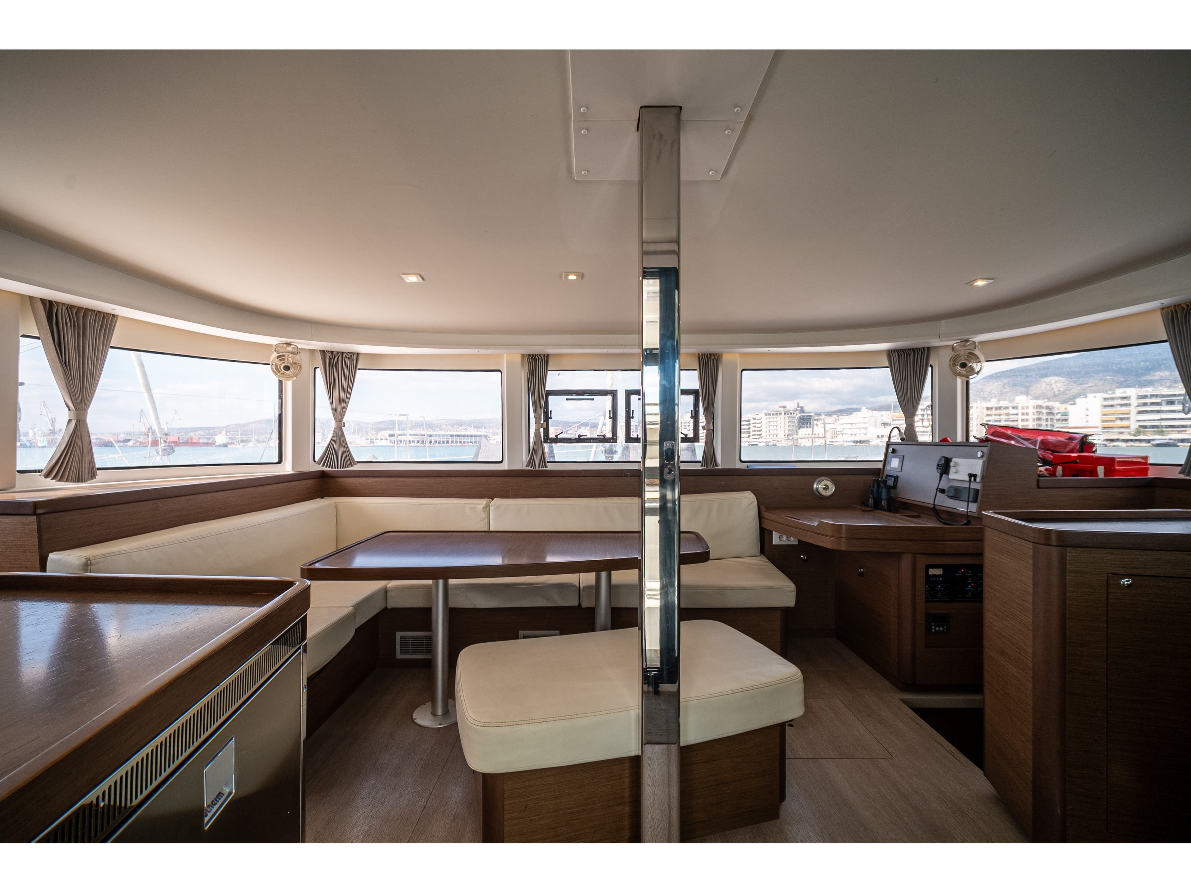 Lagoon 42 Silver VIII (A/C and Generator) – bilde 2 av 15