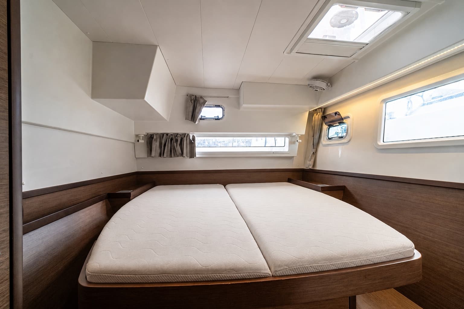 Lagoon 42 Silver VIII (A/C and Generator) – bilde 5 av 15