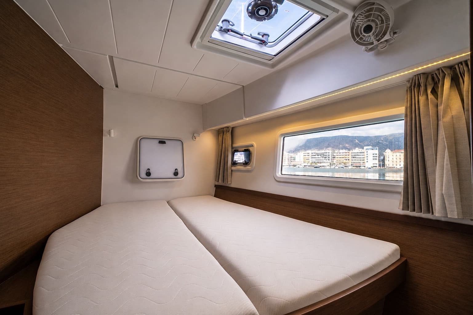 Lagoon 42 Silver VIII (A/C and Generator) – bilde 3 av 15