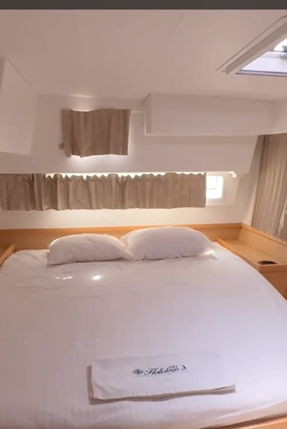 Lagoon 42 ALBERTINA 2025 refit - A/C , Generator , Solar , Electric winch, remote control gangway – bilde 2 av 10