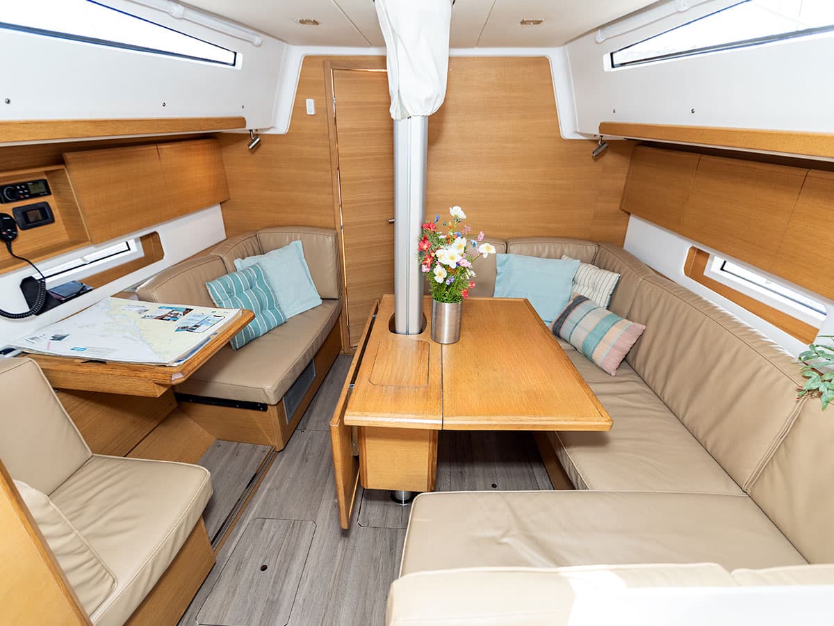 Elan E5 LINA 2020 (new sails 2024., air condition) – bilde 5 av 27