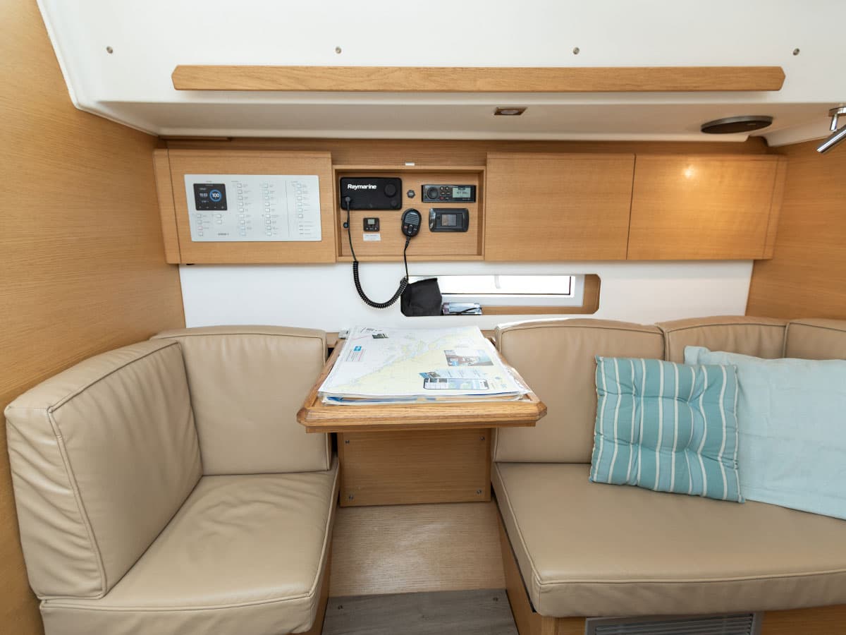 Elan E5 LINA 2020 (new sails 2024., air condition) – bilde 3 av 27